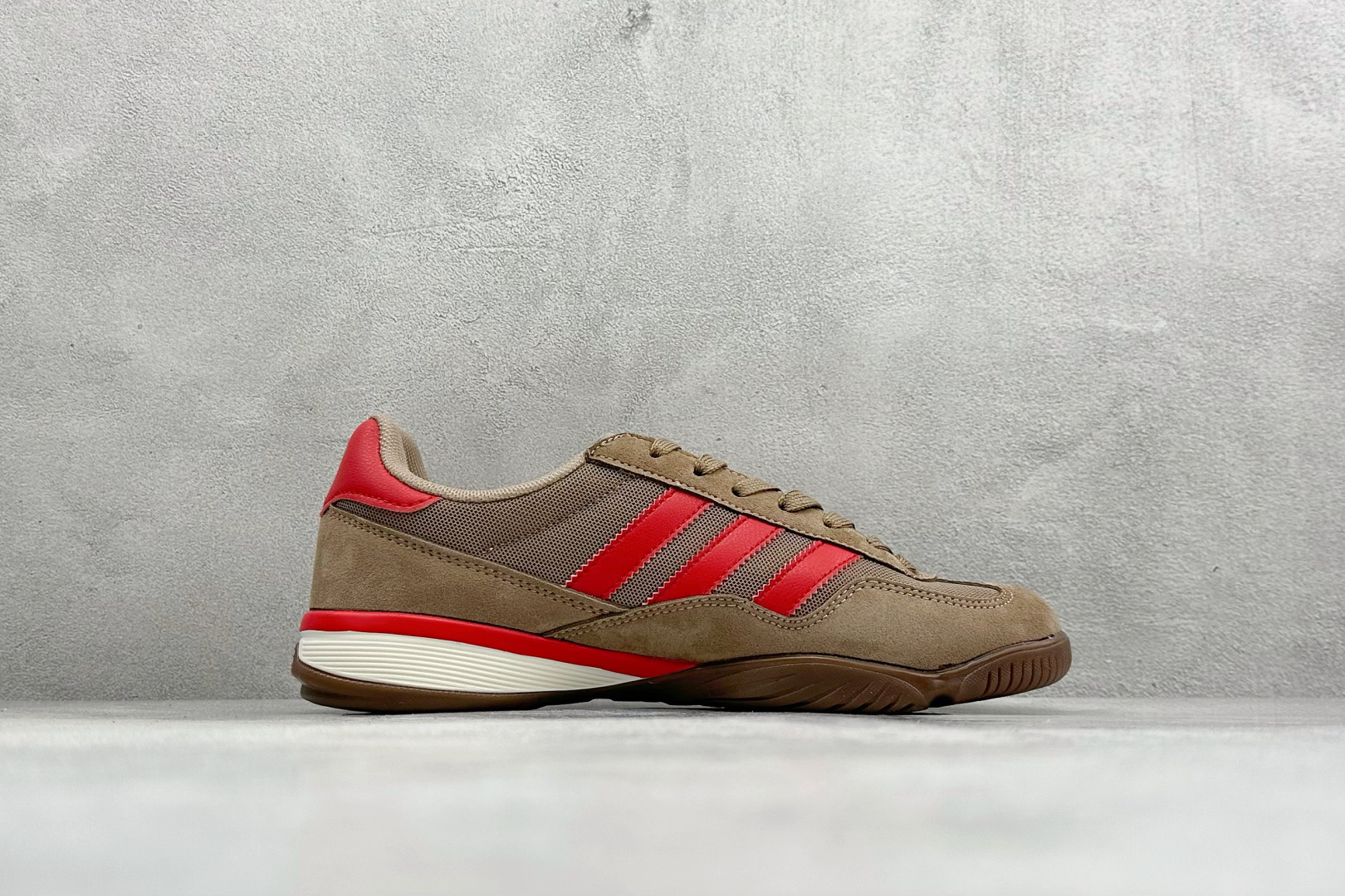 Adidas Originals BerMuda 三叶草复古休闲防滑耐磨低帮板鞋 JR8375