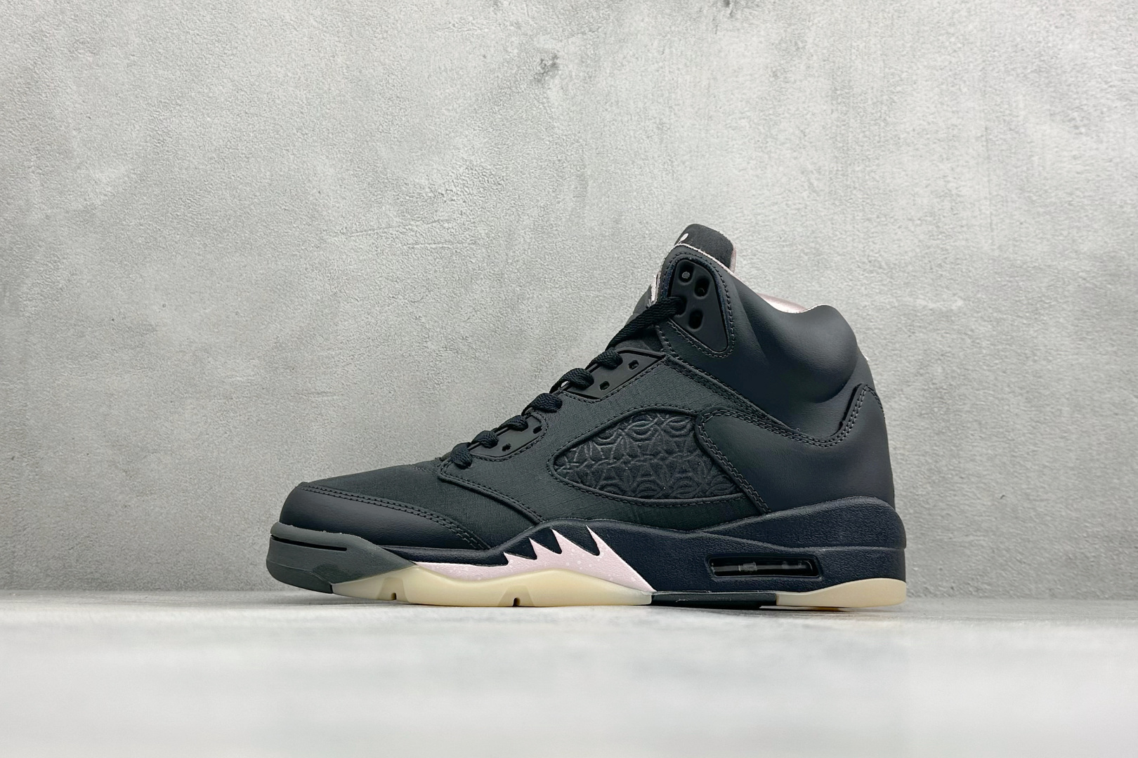 AD版Air Jordan 5 Retro 中帮复古篮球鞋 HQ3004-001 AD版Air Jordan 5 Retro 中帮复古篮球鞋 HQ3004-001