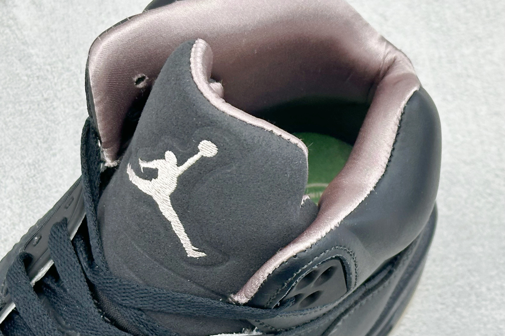 AD版Air Jordan 5 Retro 中帮复古篮球鞋 HQ3004-001 AD版Air Jordan 5 Retro 中帮复古篮球鞋 HQ3004-001
