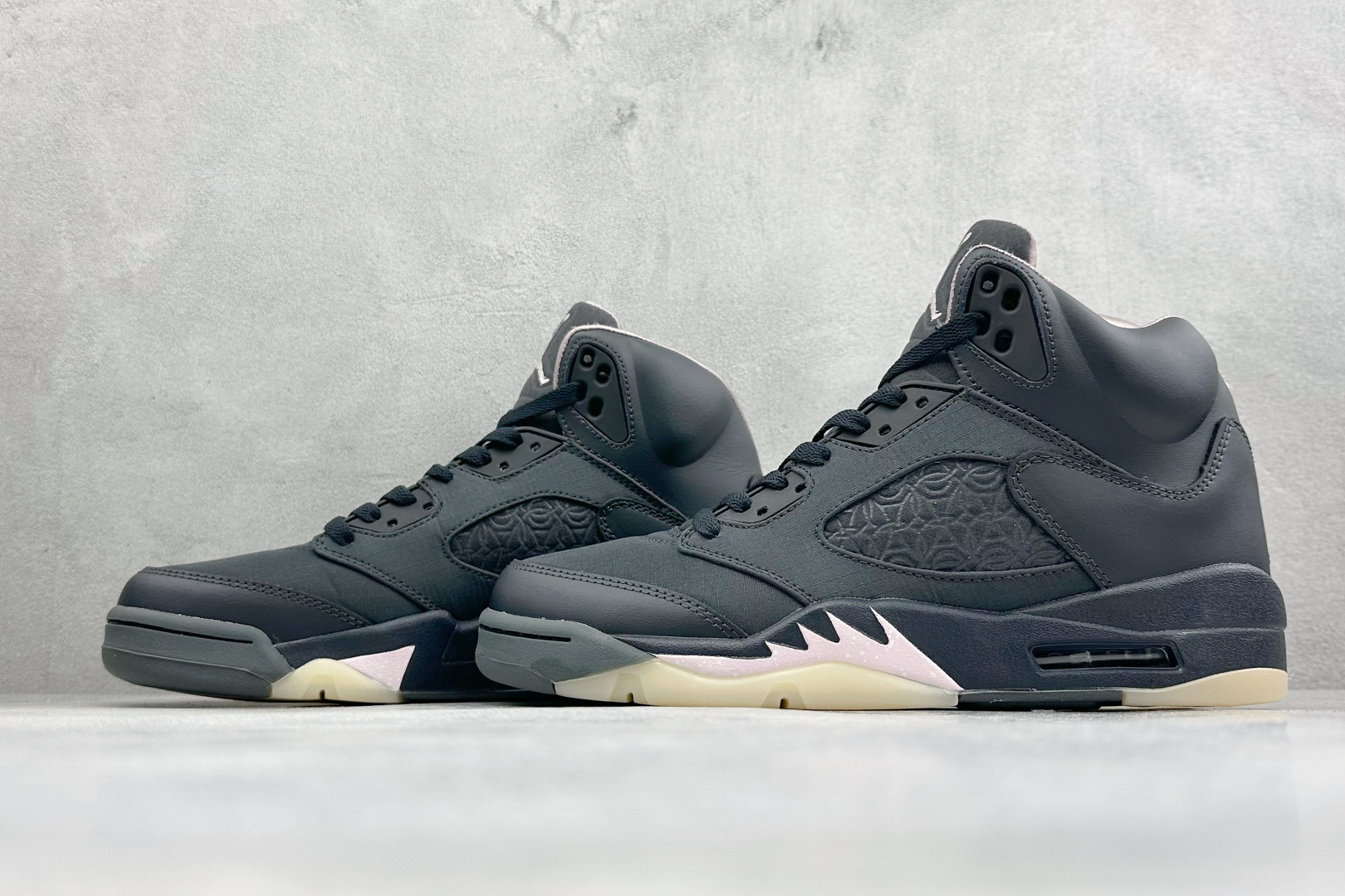 AD版Air Jordan 5 Retro 中帮复古篮球鞋 HQ3004-001 AD版Air Jordan 5 Retro 中帮复古篮球鞋 HQ3004-001