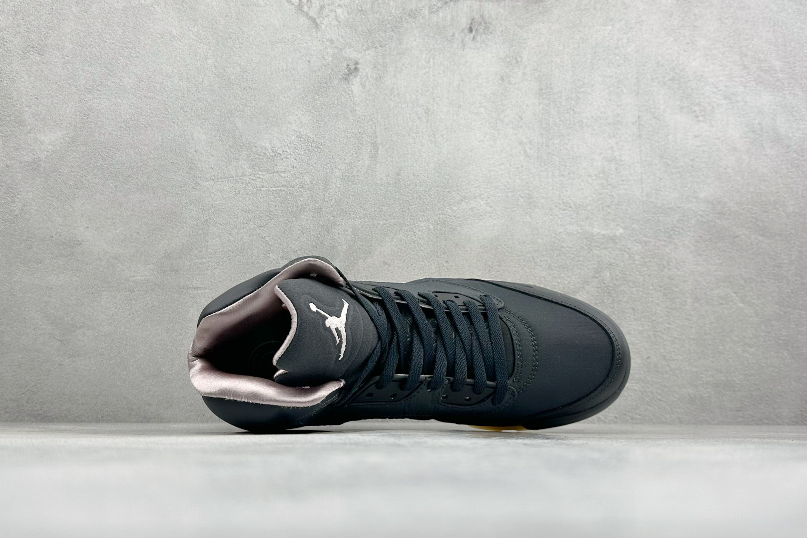 AD版Air Jordan 5 Retro 中帮复古篮球鞋 HQ3004-001 AD版Air Jordan 5 Retro 中帮复古篮球鞋 HQ3004-001