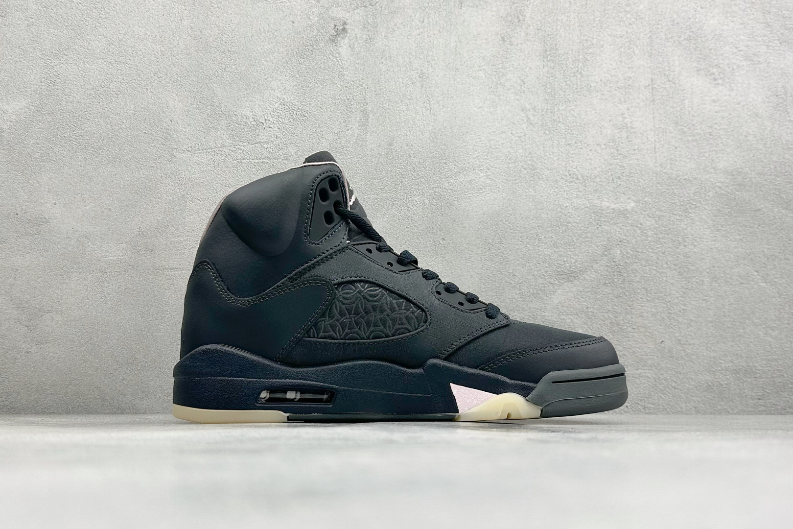 AD版Air Jordan 5 Retro 中帮复古篮球鞋 HQ3004-001 AD版Air Jordan 5 Retro 中帮复古篮球鞋 HQ3004-001