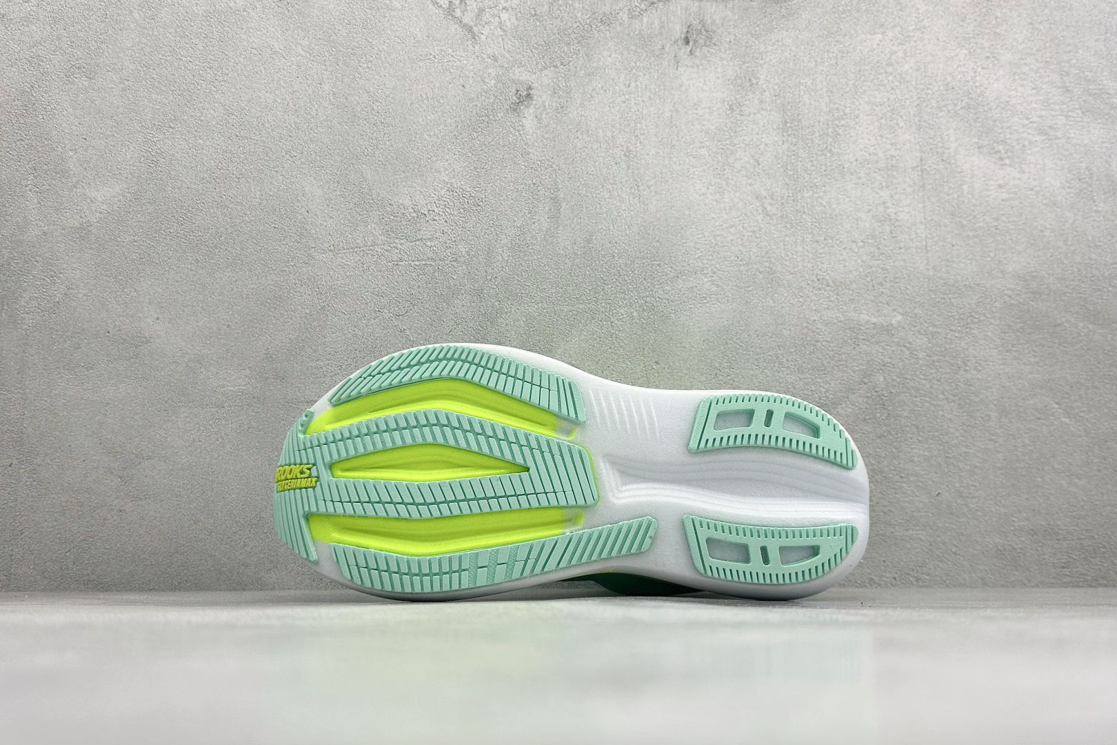 190 Z版Brooks布鲁克斯 Glycerin Max 2 舒适简约防滑耐磨低帮跑步鞋 120468-1B-305-Chinese UA Cheap High Quatity Brand Clothes Bags handbags Sneakers wholesale wholesaler seller from China Factory suppliers Fashion Clothing Shoes best Quality Beautiful Price 190 Z版Brooks布鲁克斯 Glycerin Max 2 舒适简约防滑耐磨低帮跑步鞋 120468-1B-305