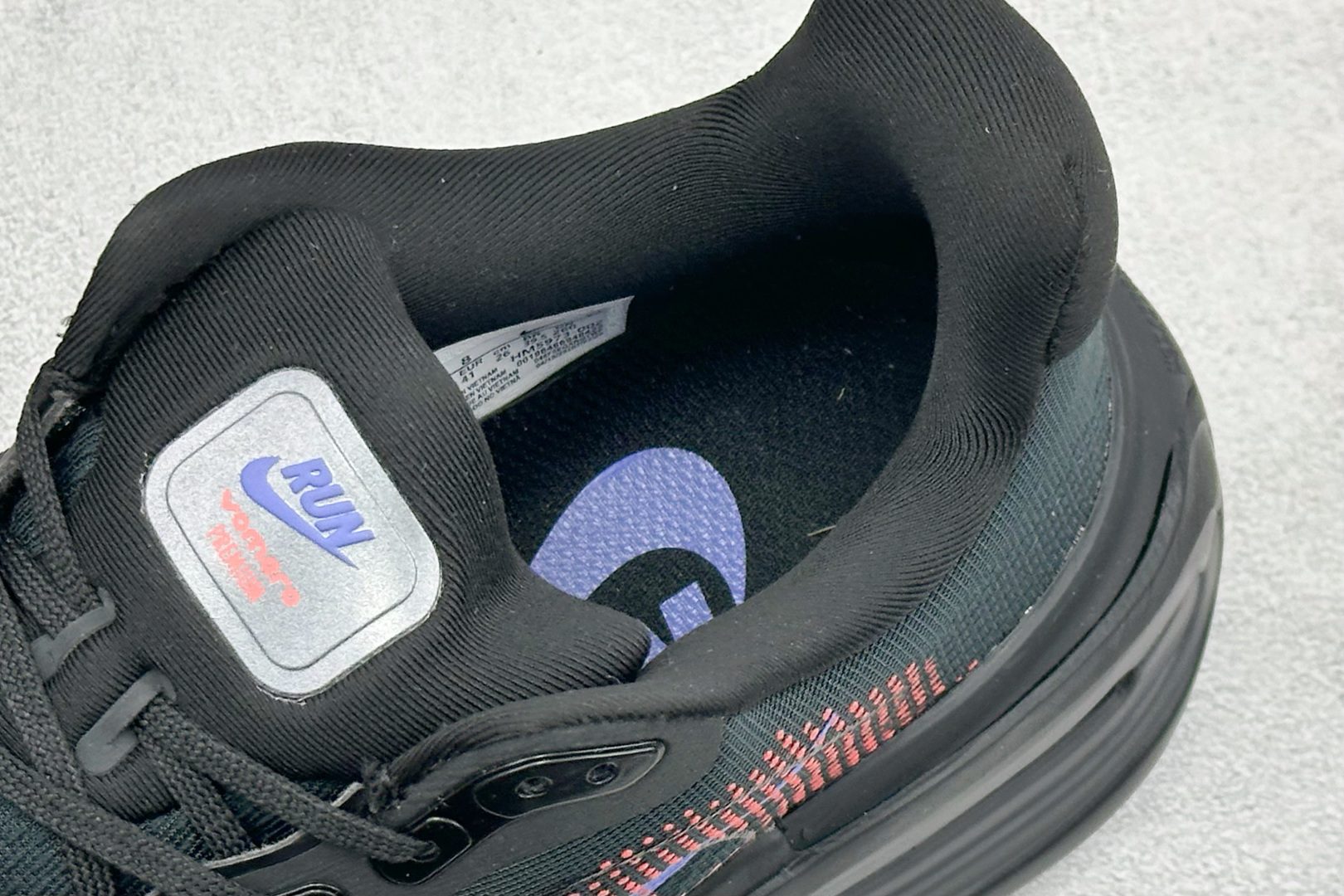 GS版Nike VOMERO PREMIUM 耐克 舒适减震防滑 低帮跑步鞋 全掌ReactX泡绵中底 HM5973-002 GS版Nike VOMERO PREMIUM 耐克 舒适减震防滑 低帮跑步鞋 全掌ReactX泡绵中底 HM5973-002