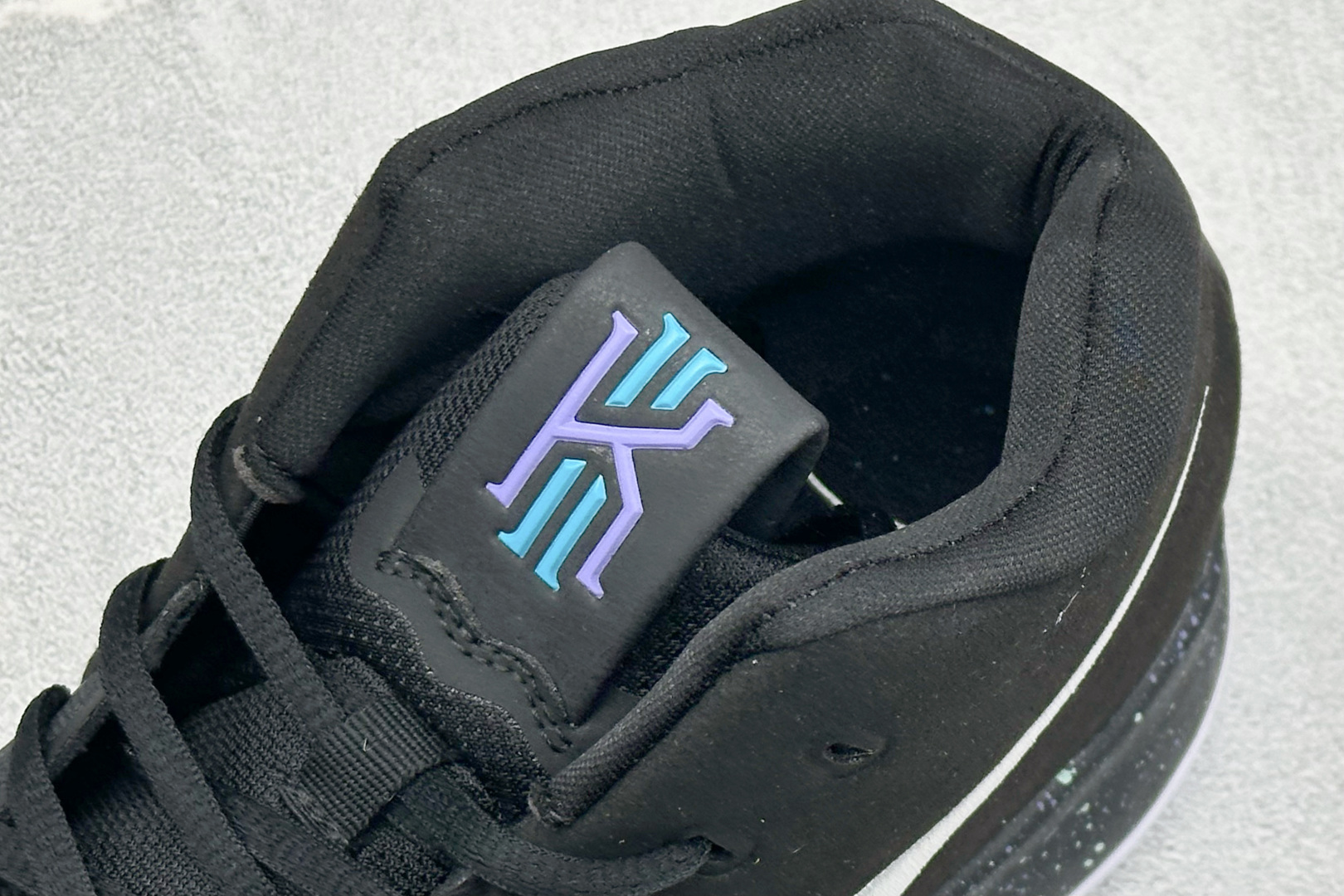 DG版Nike Kyrie 欧文4 EP 黑白 943807-002 DG版Nike Kyrie 欧文4 EP 黑白 943807-002