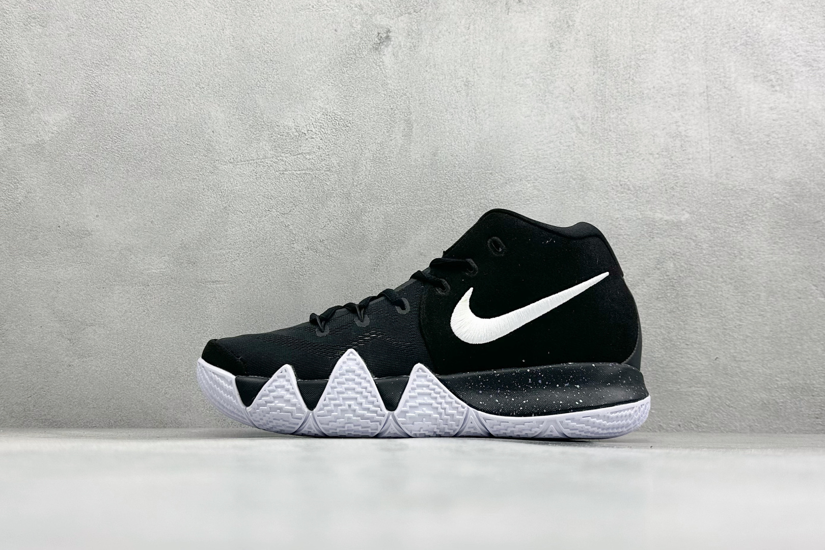 DG版Nike Kyrie 欧文4 EP 黑白 943807-002 DG版Nike Kyrie 欧文4 EP 黑白 943807-002