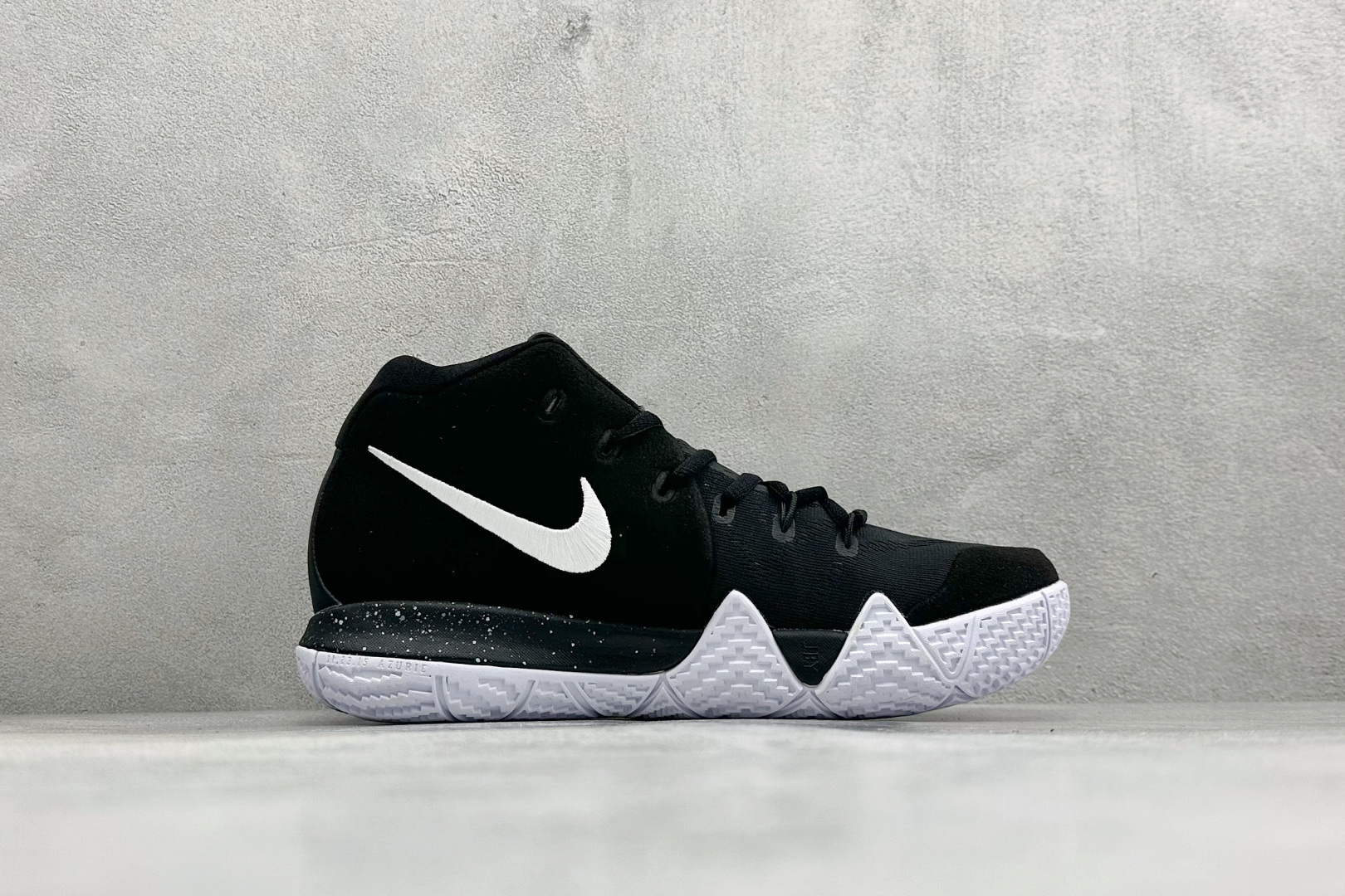 DG版Nike Kyrie 欧文4 EP 黑白 943807-002 DG版Nike Kyrie 欧文4 EP 黑白 943807-002
