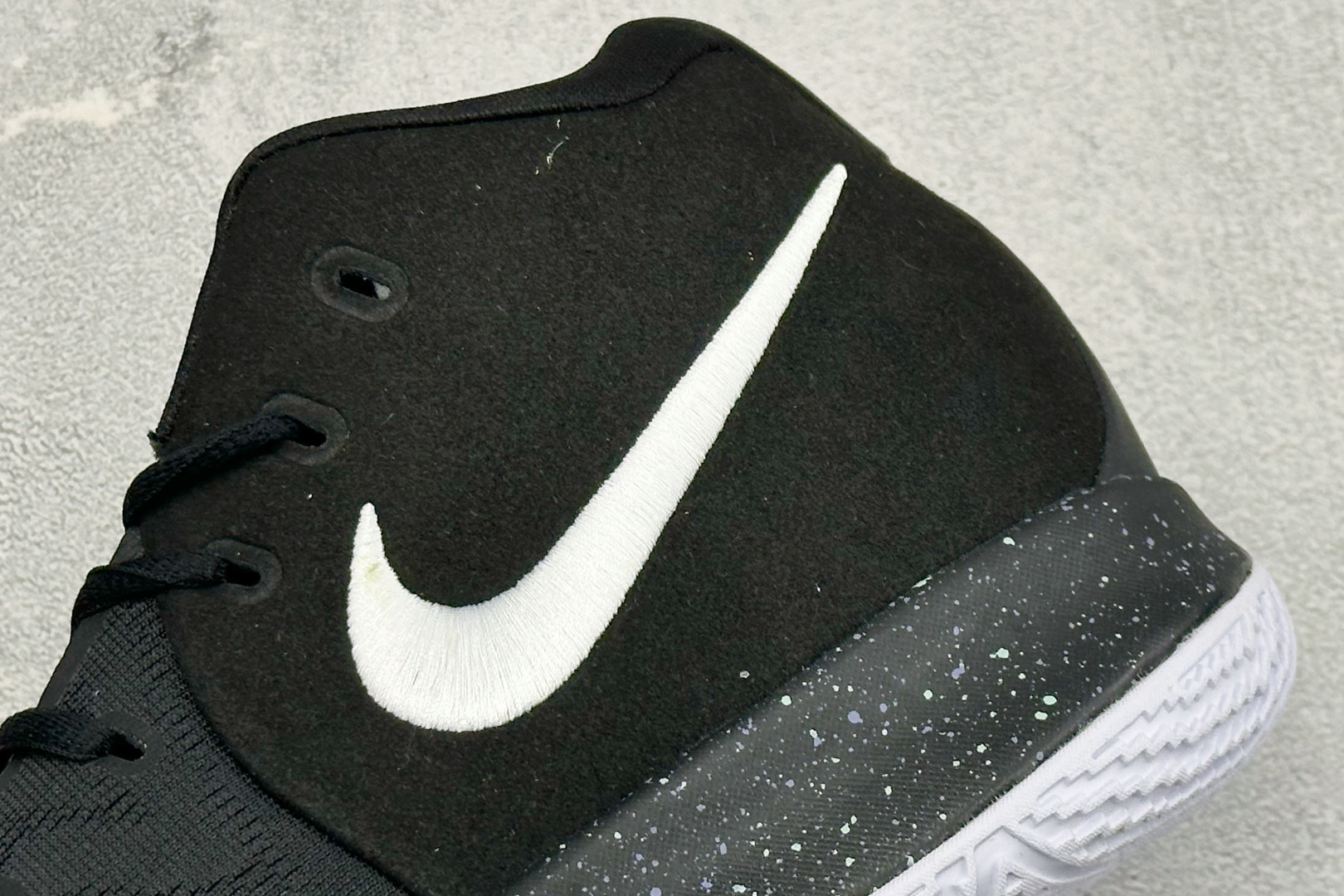 DG版Nike Kyrie 欧文4 EP 黑白 943807-002 DG版Nike Kyrie 欧文4 EP 黑白 943807-002