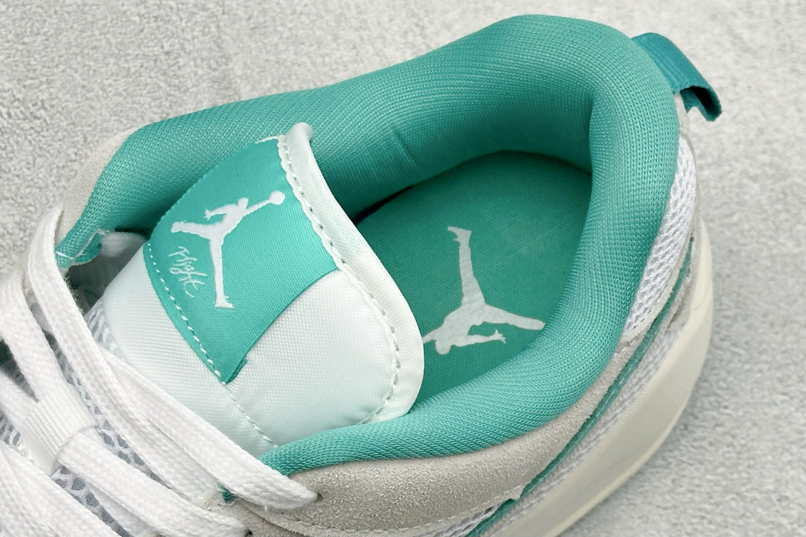 190 AD版Jordan CMFT ERA 舒适简约低帮运动板鞋 鞋面大面积的网眼透气性拉满 中底的大面积泡棉超级舒适 HJ6778-113