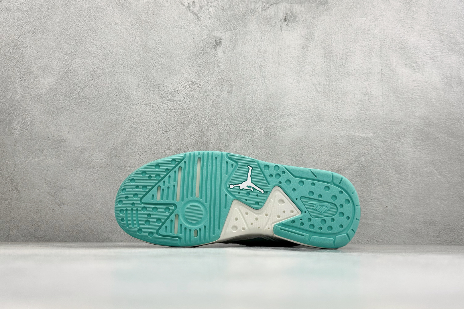 190 AD版Jordan CMFT ERA 舒适简约低帮运动板鞋 鞋面大面积的网眼透气性拉满 中底的大面积泡棉超级舒适 HJ6778-113