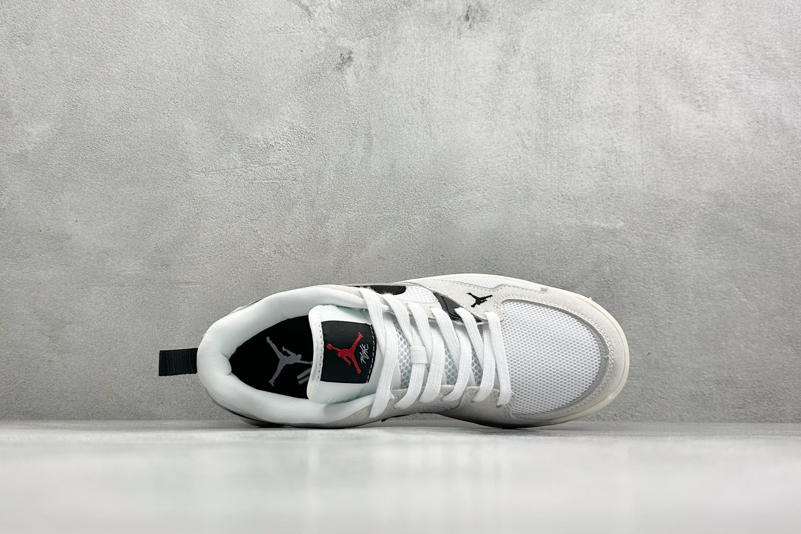 AD版Jordan CMFT ERA 舒适简约低帮运动板鞋 鞋面大面积的网眼透气性拉满 中底的大面积泡棉超级舒适 HJ6777-100