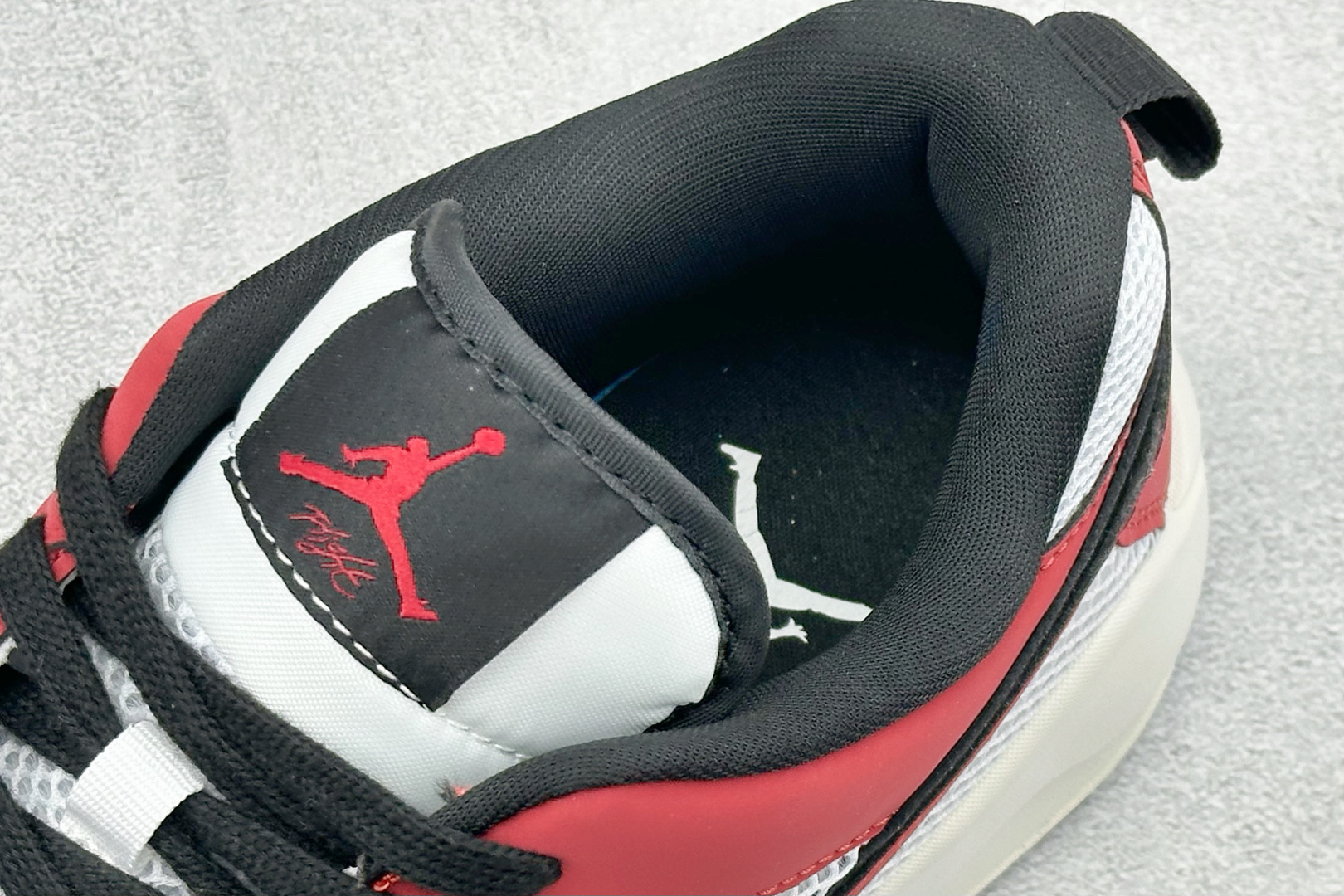 AD版Jordan CMFT ERA 舒适简约低帮运动板鞋 鞋面大面积的网眼透气性拉满 中底的大面积泡棉超级舒适 HJ6777-106