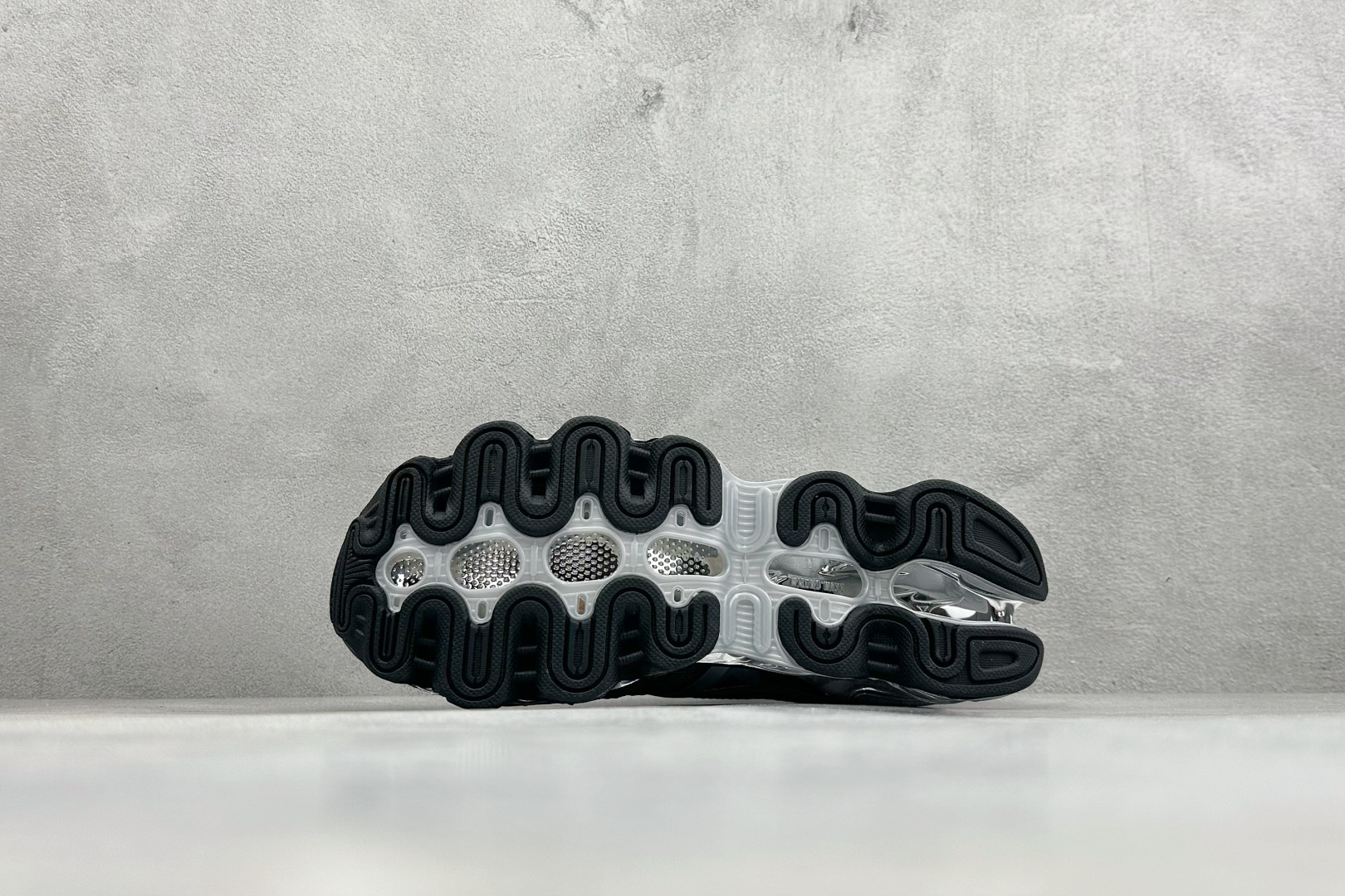 250 Mizuno美津浓15 缓震支撑轻量响应透气舒适防滑耐磨跑步鞋 J1GC26