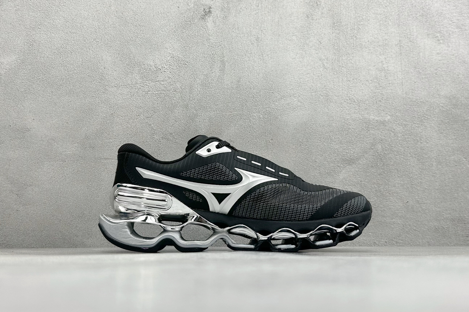 250 Mizuno美津浓15 缓震支撑轻量响应透气舒适防滑耐磨跑步鞋 J1GC26