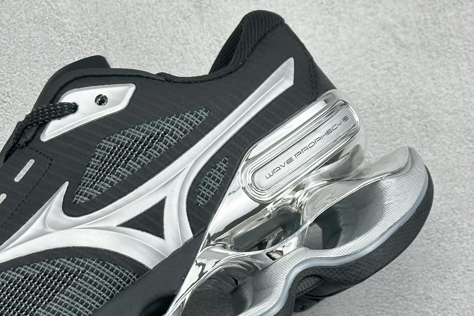 250 Mizuno美津浓15 缓震支撑轻量响应透气舒适防滑耐磨跑步鞋 J1GC26