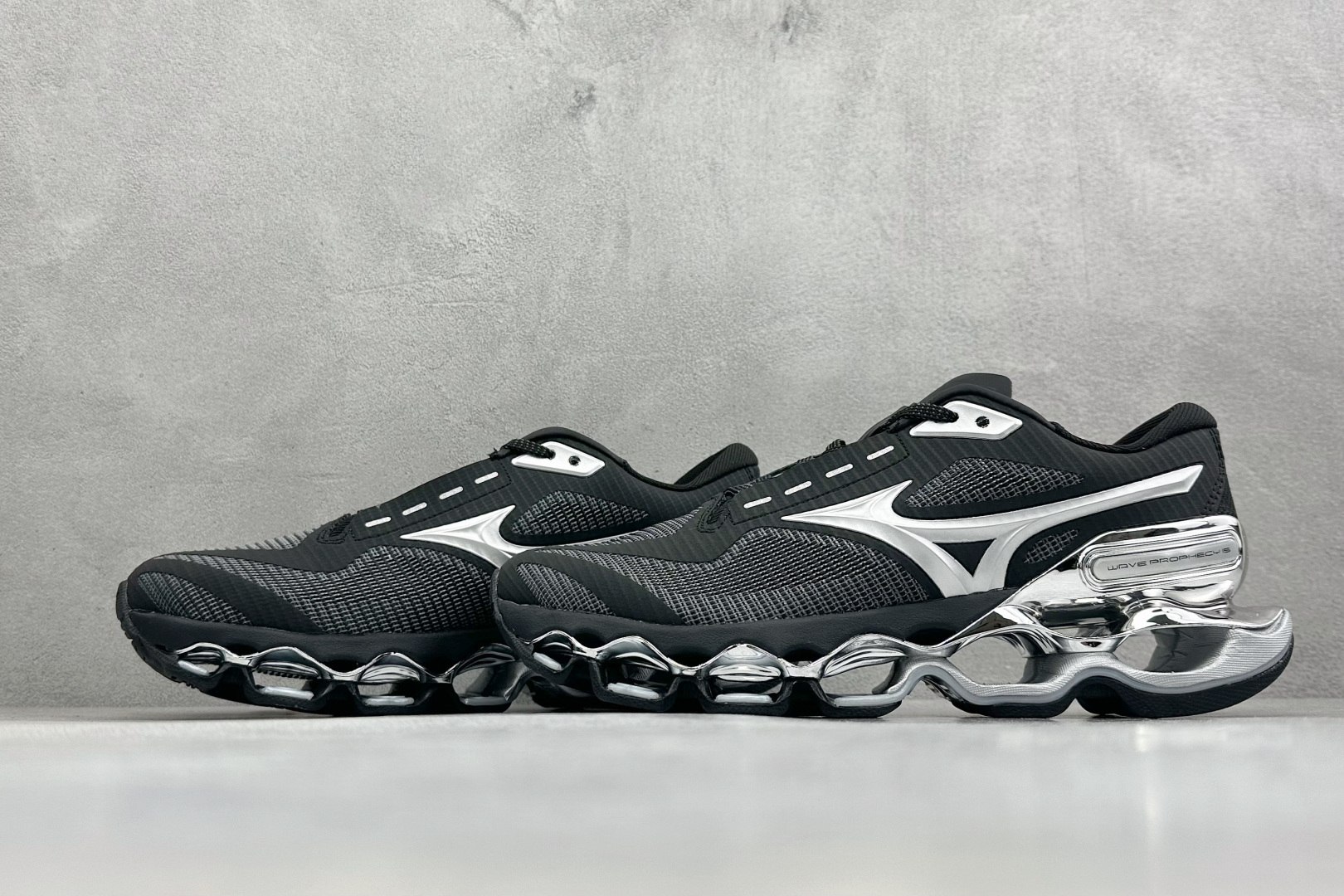250 Mizuno美津浓15 缓震支撑轻量响应透气舒适防滑耐磨跑步鞋 J1GC26