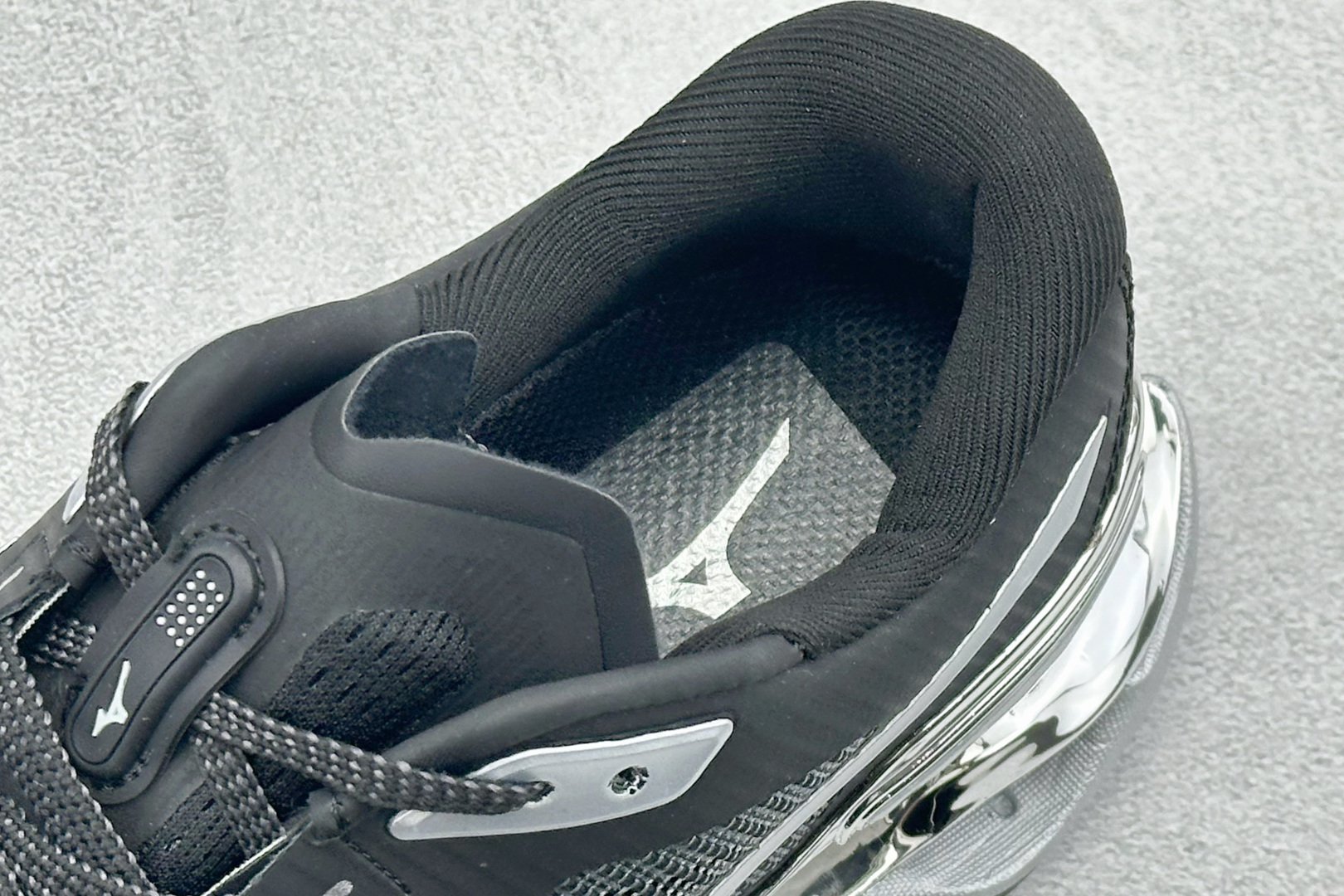 250 Mizuno美津浓15 缓震支撑轻量响应透气舒适防滑耐磨跑步鞋 J1GC26