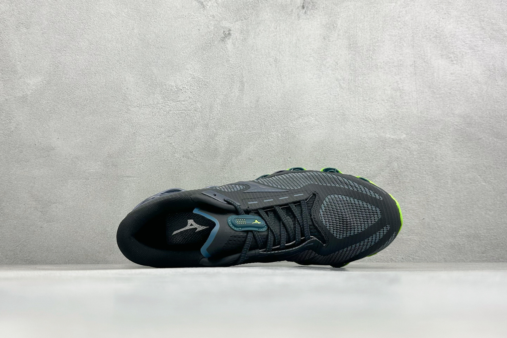 250 Mizuno美津浓15 缓震支撑轻量响应透气舒适防滑耐磨跑步鞋 J1GC26