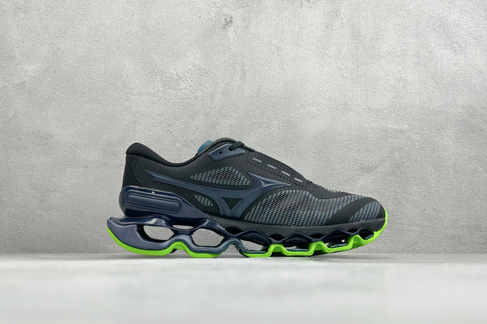 250 Mizuno美津浓15 缓震支撑轻量响应透气舒适防滑耐磨跑步鞋 J1GC26