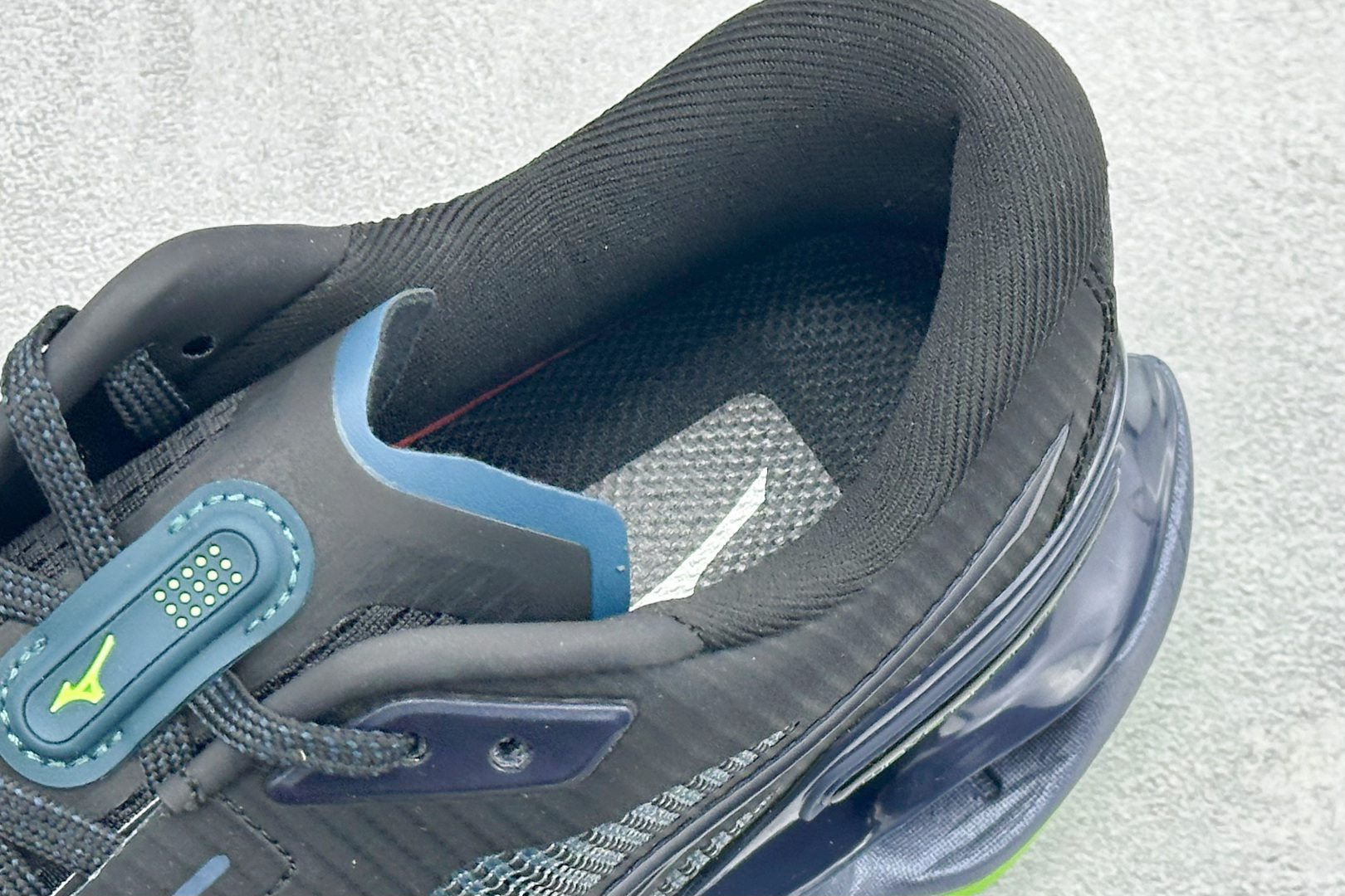 250 Mizuno美津浓15 缓震支撑轻量响应透气舒适防滑耐磨跑步鞋 J1GC26