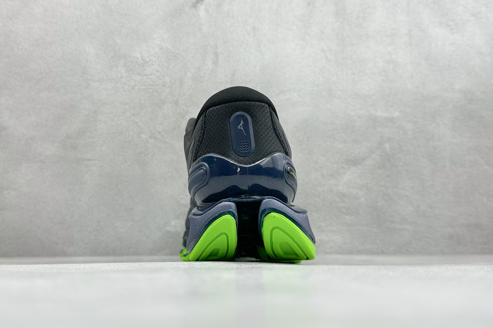 250 Mizuno美津浓15 缓震支撑轻量响应透气舒适防滑耐磨跑步鞋 J1GC26