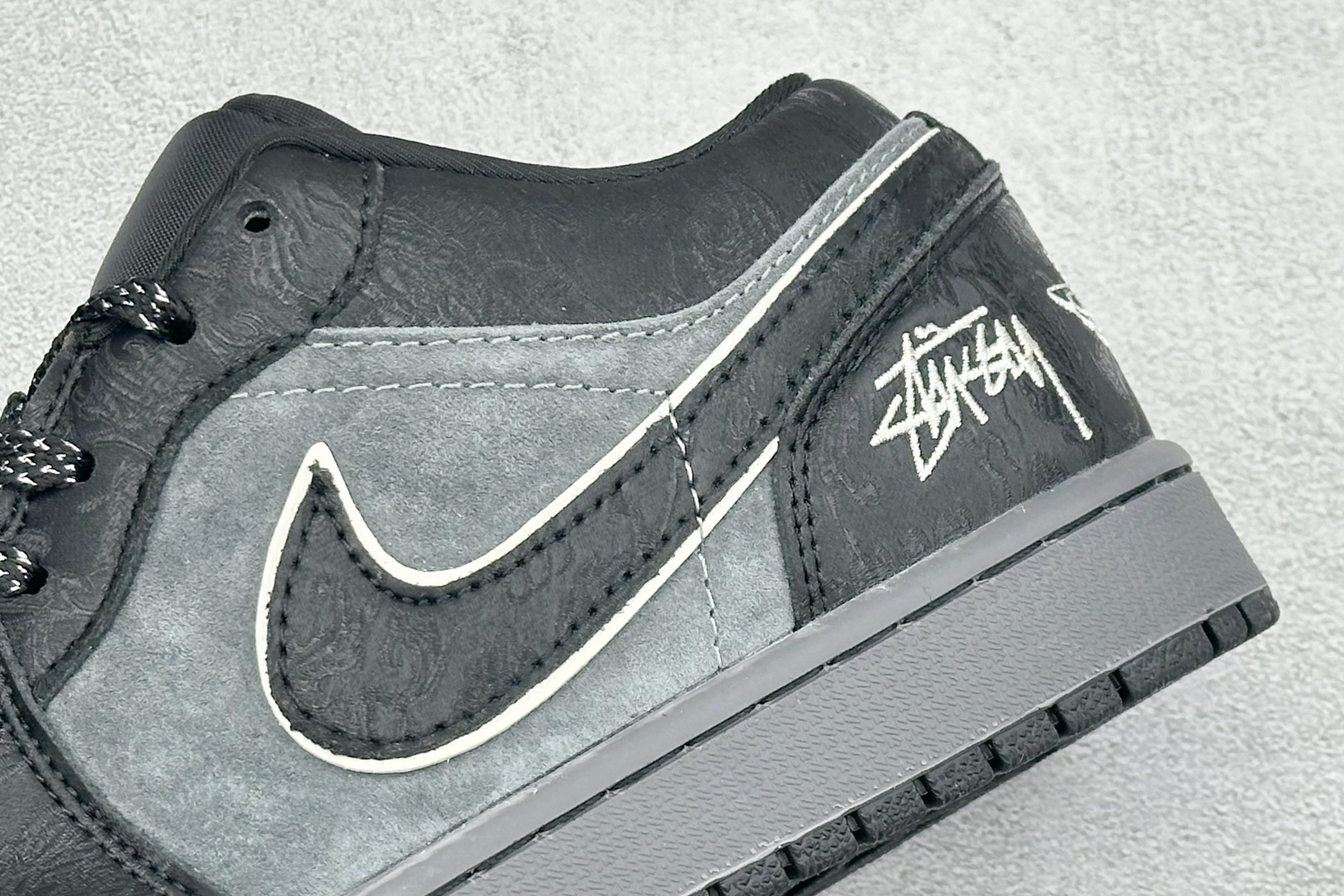 Travis Scott x AJ1 x Stüssy三方联名黑灰低帮 LD8888-015-Top High Quatity Cheap Sneakers Fashion Clothing Clothes Bags handbags Shoes of all Brand wholesale With The best Quality And Beautiful Price from China Factory Chinese suppliers wholesaler seller Travis Scott x AJ1 x Stüssy三方联名黑灰低帮 LD8888-015