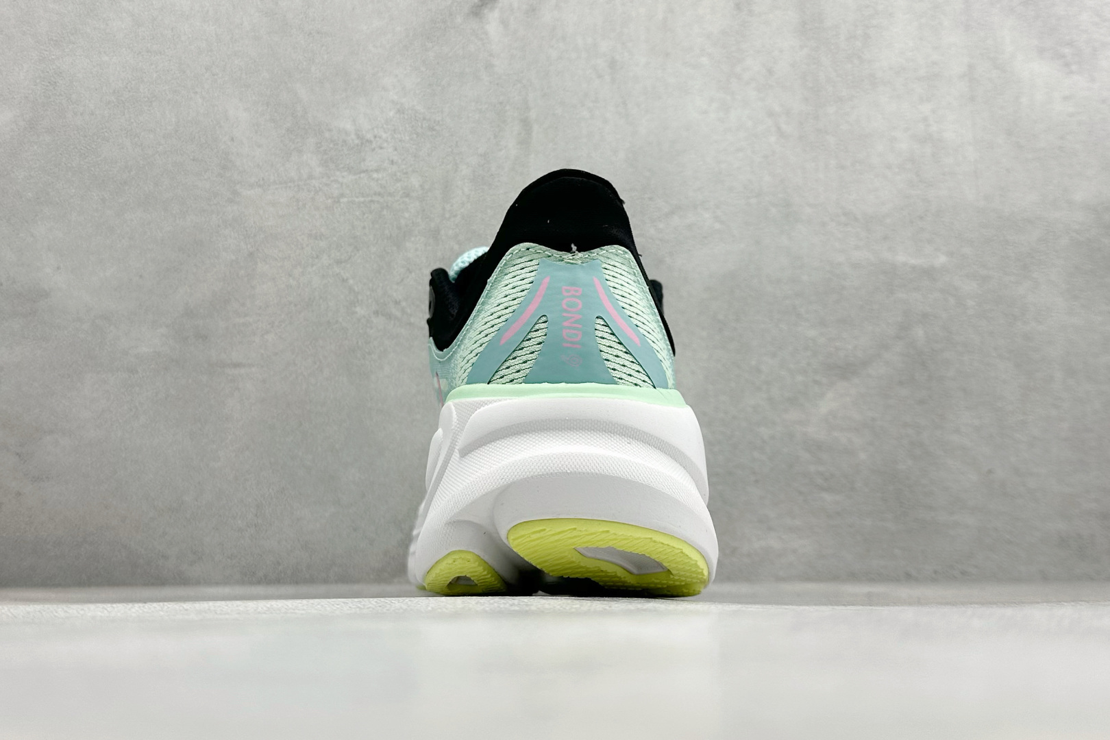 170 ST版HOKA ONE ONE Bondi 9 复古舒适防滑耐磨低帮山地户外跑步鞋 1162014/BTF