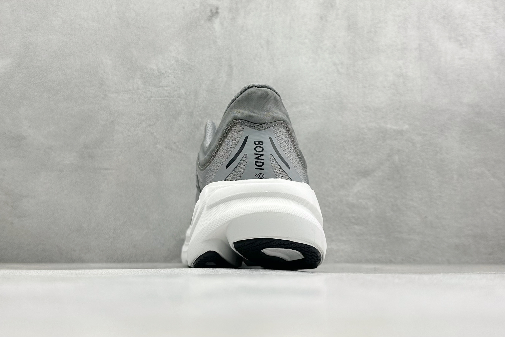 170 ST版HOKA ONE ONE Bondi 9 复古舒适防滑耐磨低帮山地户外跑步鞋 1162011/GCTC