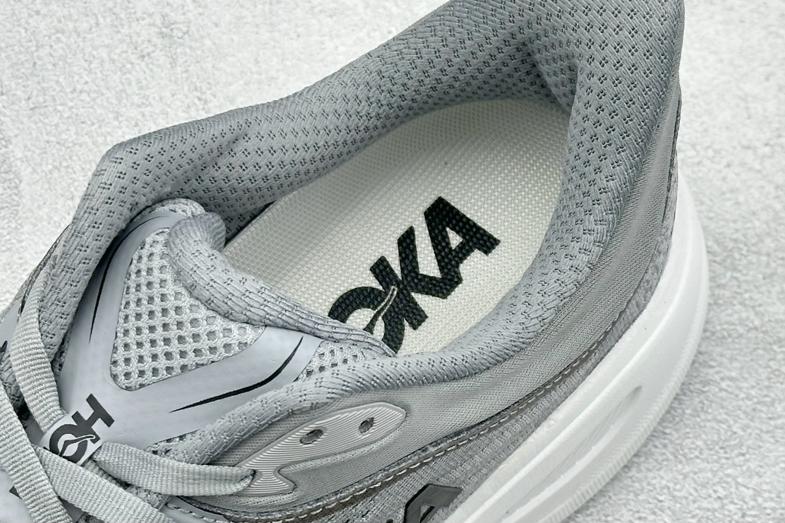170 ST版HOKA ONE ONE Bondi 9 复古舒适防滑耐磨低帮山地户外跑步鞋 1162011/GCTC
