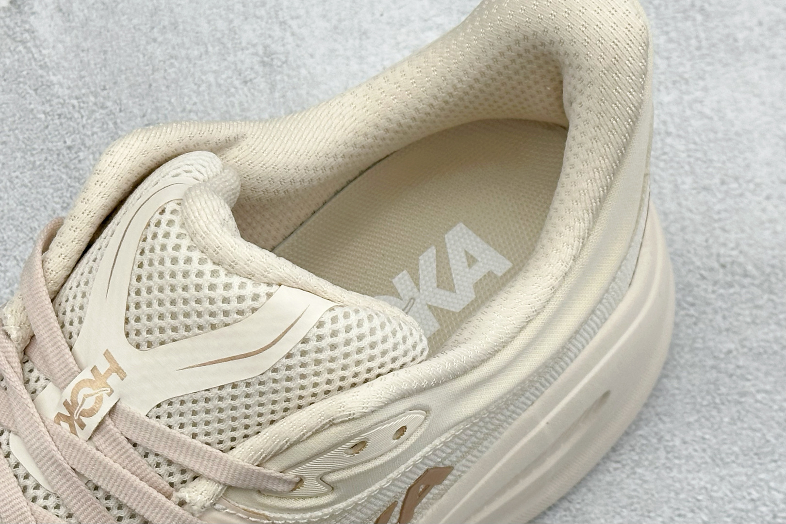 170 ST版HOKA ONE ONE Bondi 9 复古舒适防滑耐磨低帮山地户外跑步鞋 1162012/VCH-Chinese UA Cheap High Quatity Brand Clothes Bags handbags Sneakers wholesale wholesaler seller from China Factory suppliers Fashion Clothing Shoes best Quality Beautiful Price 170 ST版HOKA ONE ONE Bondi 9 复古舒适防滑耐磨低帮山地户外跑步鞋 1162012/VCH