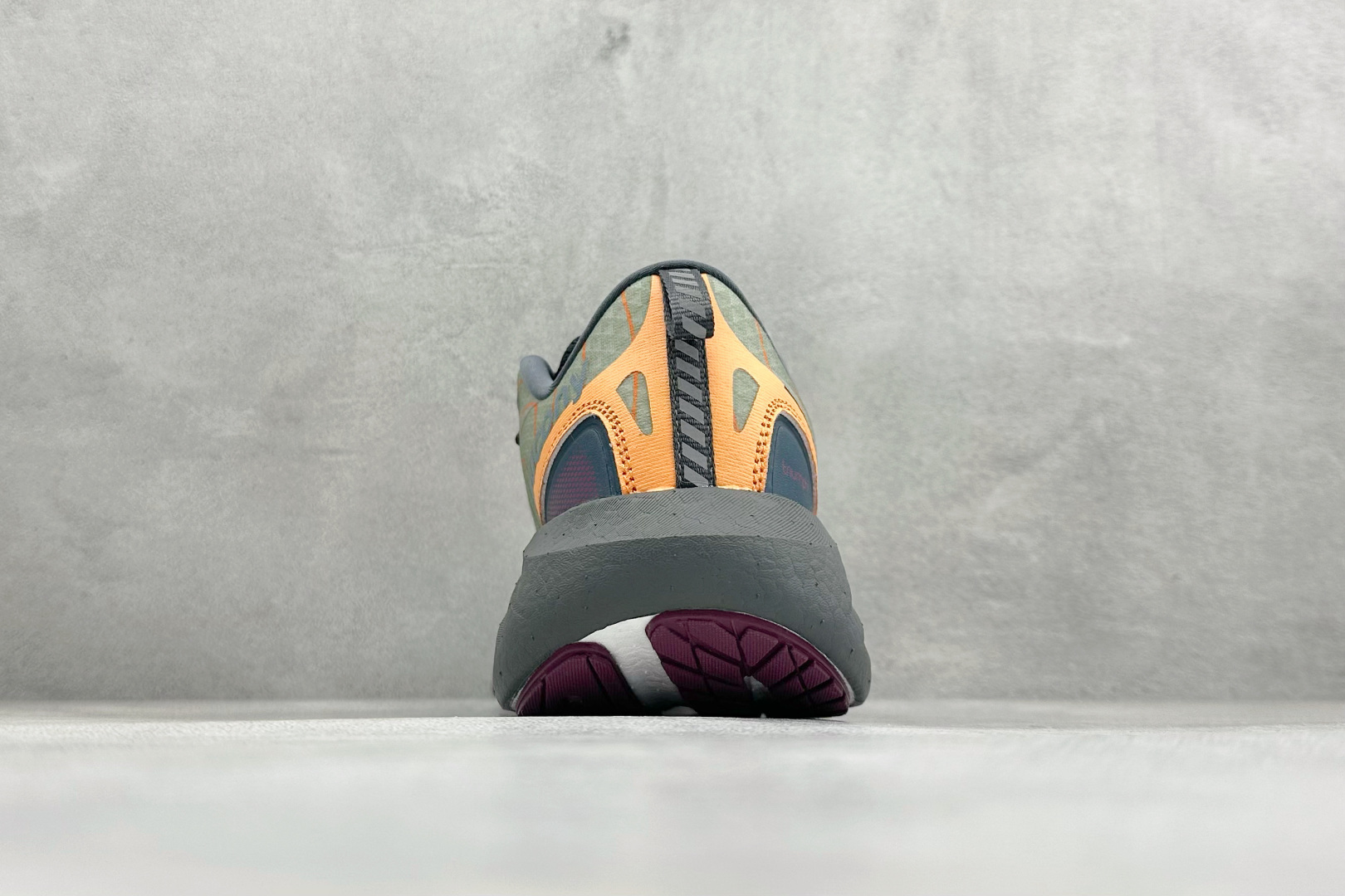 200 Saucony TRIUMPH 22 索康尼胜利 旗舰级缓震 慢跑减震透气 低帮训练跑步鞋 S20966-254