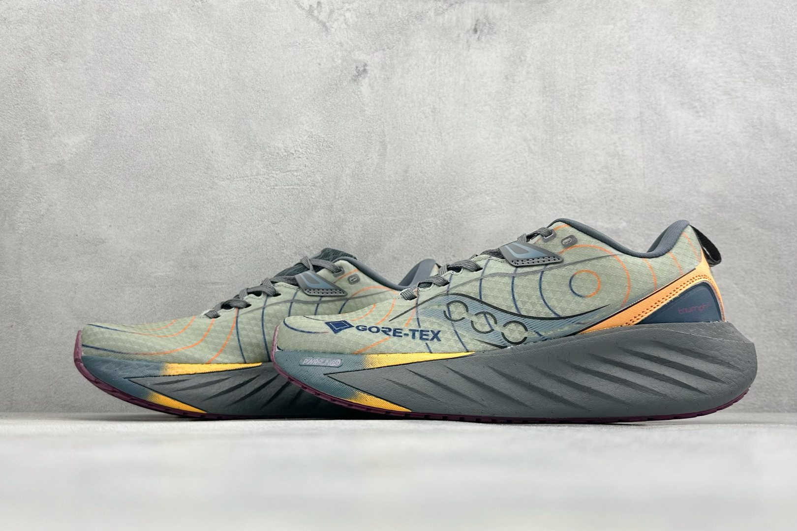 200 Saucony TRIUMPH 22 索康尼胜利 旗舰级缓震 慢跑减震透气 低帮训练跑步鞋 S20966-254