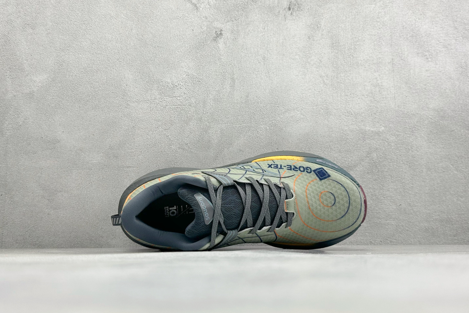 200 Saucony TRIUMPH 22 索康尼胜利 旗舰级缓震 慢跑减震透气 低帮训练跑步鞋 S20966-254