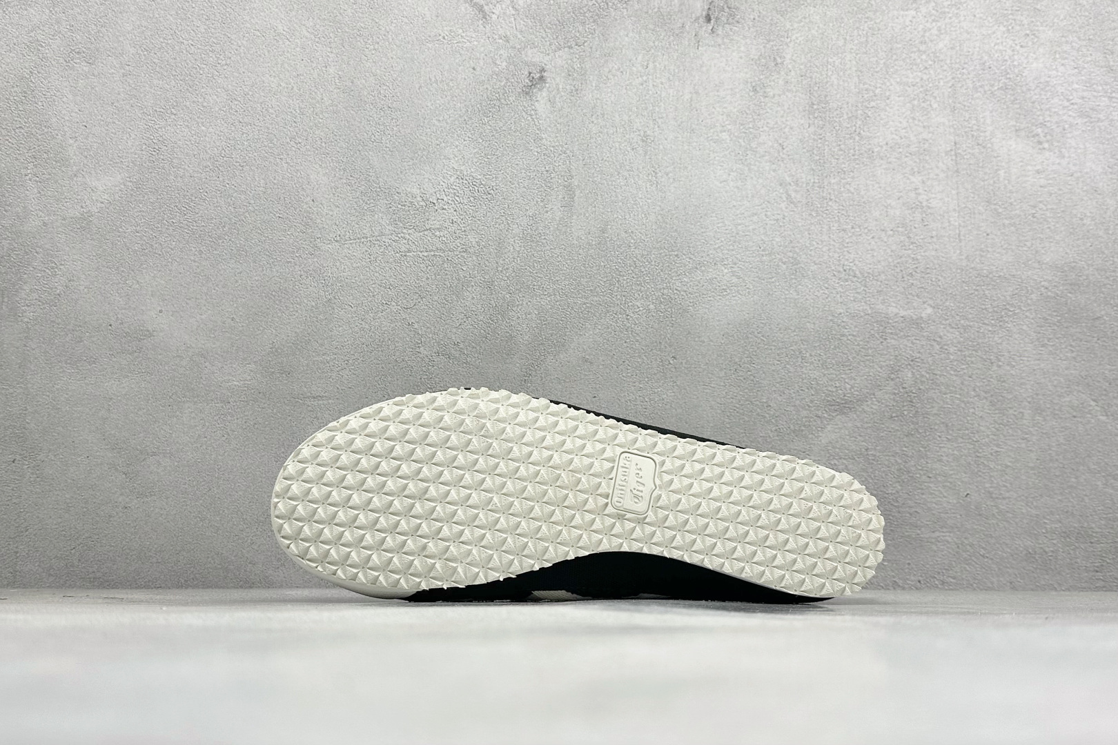 OnitsukaTige /鬼塚虎 Mexico 66 Sabot 网面透气一脚蹬半拖 1183C123-001-Top High Quatity Cheap Sneakers Fashion Clothing Clothes Bags handbags Shoes of all Brand wholesale With The best Quality And Beautiful Price from China Factory Chinese suppliers wholesaler seller OnitsukaTige /鬼塚虎 Mexico 66 Sabot 网面透气一脚蹬半拖 1183C123-001