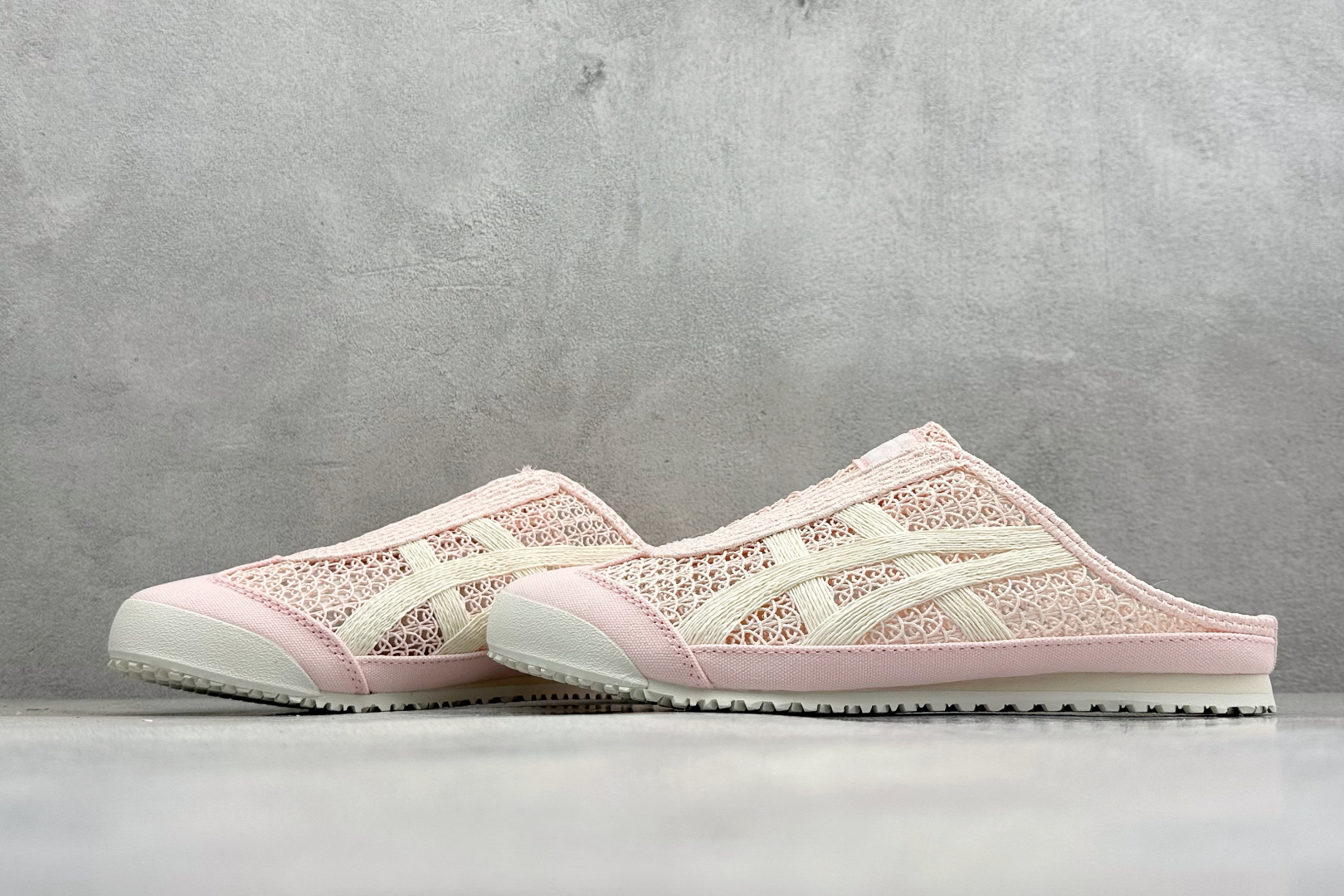 OnitsukaTige /鬼塚虎 Mexico 66 Sabot 网面透气一脚蹬半拖 1183C123-700-Top High Quatity Cheap Sneakers Fashion Clothing Clothes Bags handbags Shoes of all Brand wholesale With The best Quality And Beautiful Price from China Factory Chinese suppliers wholesaler seller OnitsukaTige /鬼塚虎 Mexico 66 Sabot 网面透气一脚蹬半拖 1183C123-700