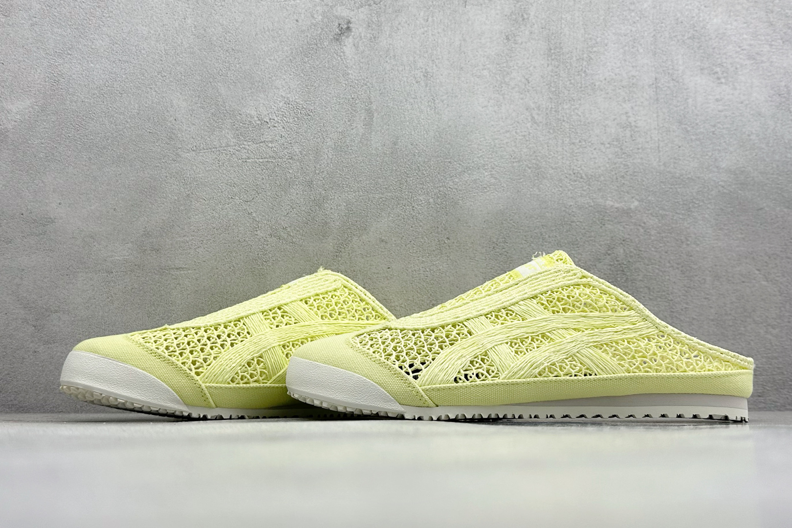 OnitsukaTige /鬼塚虎 Mexico 66 Sabot 网面透气一脚蹬半拖 1183A707-750-Top High Quatity Cheap Sneakers Fashion Clothing Clothes Bags handbags Shoes of all Brand wholesale With The best Quality And Beautiful Price from China Factory Chinese suppliers wholesaler seller OnitsukaTige /鬼塚虎 Mexico 66 Sabot 网面透气一脚蹬半拖 1183A707-750