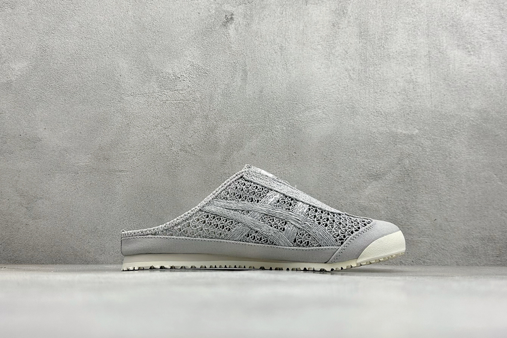 OnitsukaTige /鬼塚虎 Mexico 66 Sabot 网面透气一脚蹬半拖 1183A707-020-莆田鞋,莆田鞋货源,高仿鞋,高仿鞋货源,安福档口,莆田高仿鞋,莆田鞋批发,高仿鞋批发,莆田高仿运动鞋,高仿运动鞋,莆田运动鞋 OnitsukaTige /鬼塚虎 Mexico 66 Sabot 网面透气一脚蹬半拖 1183A707-020