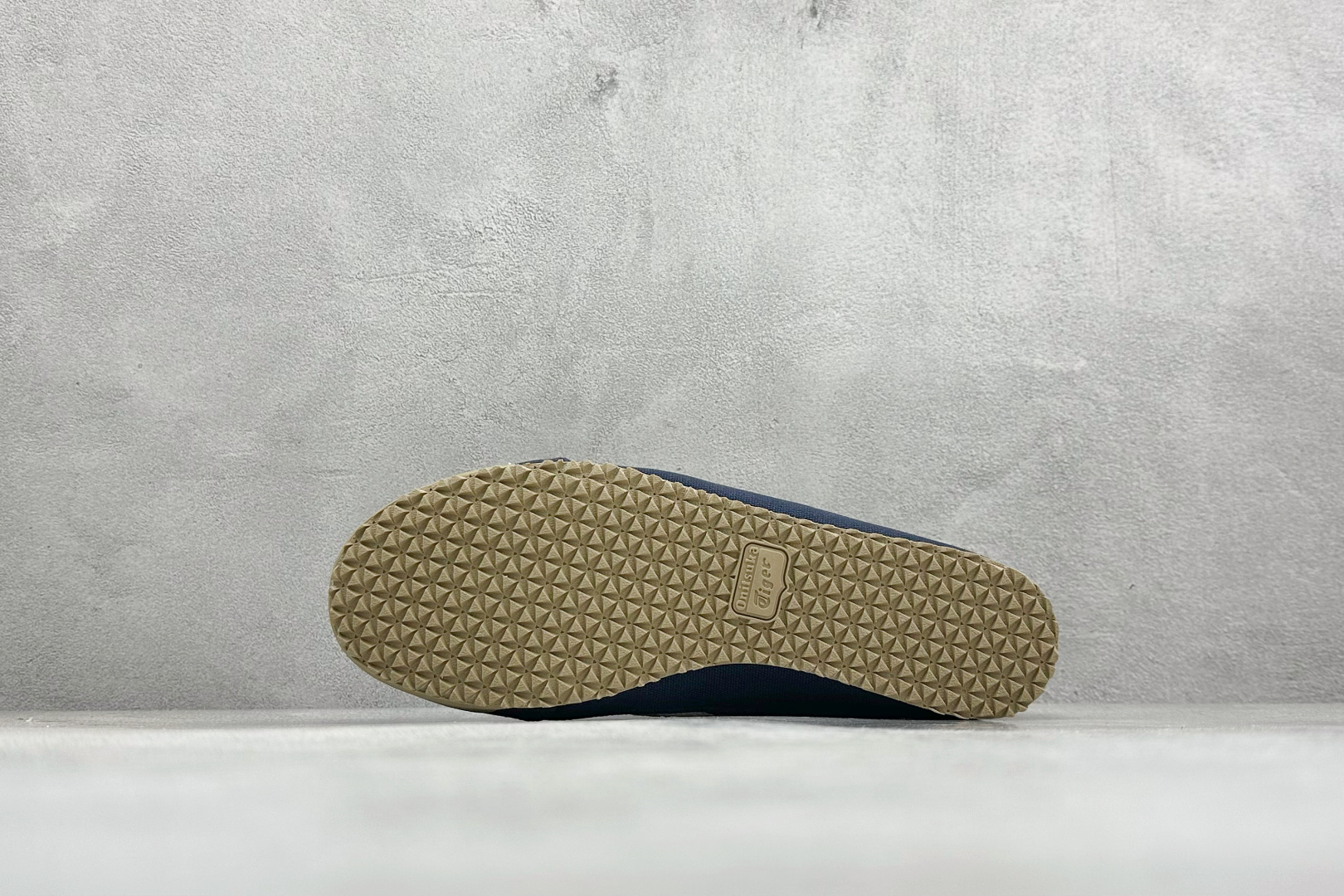 OnitsukaTige /鬼塚虎 Mexico 66 Sabot 网面透气一脚蹬半拖 1183C123-400-Top High Quatity Cheap Sneakers Fashion Clothing Clothes Bags handbags Shoes of all Brand wholesale With The best Quality And Beautiful Price from China Factory Chinese suppliers wholesaler seller OnitsukaTige /鬼塚虎 Mexico 66 Sabot 网面透气一脚蹬半拖 1183C123-400
