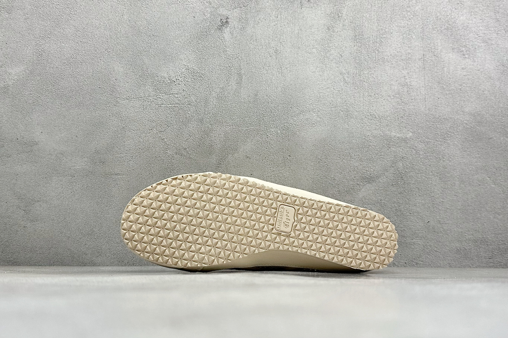 OnitsukaTige /鬼塚虎 Mexico 66 Sabot 网面透气一脚蹬半拖 1183C123-250-Top High Quatity Cheap Sneakers Fashion Clothing Clothes Bags handbags Shoes of all Brand wholesale With The best Quality And Beautiful Price from China Factory Chinese suppliers wholesaler seller OnitsukaTige /鬼塚虎 Mexico 66 Sabot 网面透气一脚蹬半拖 1183C123-250