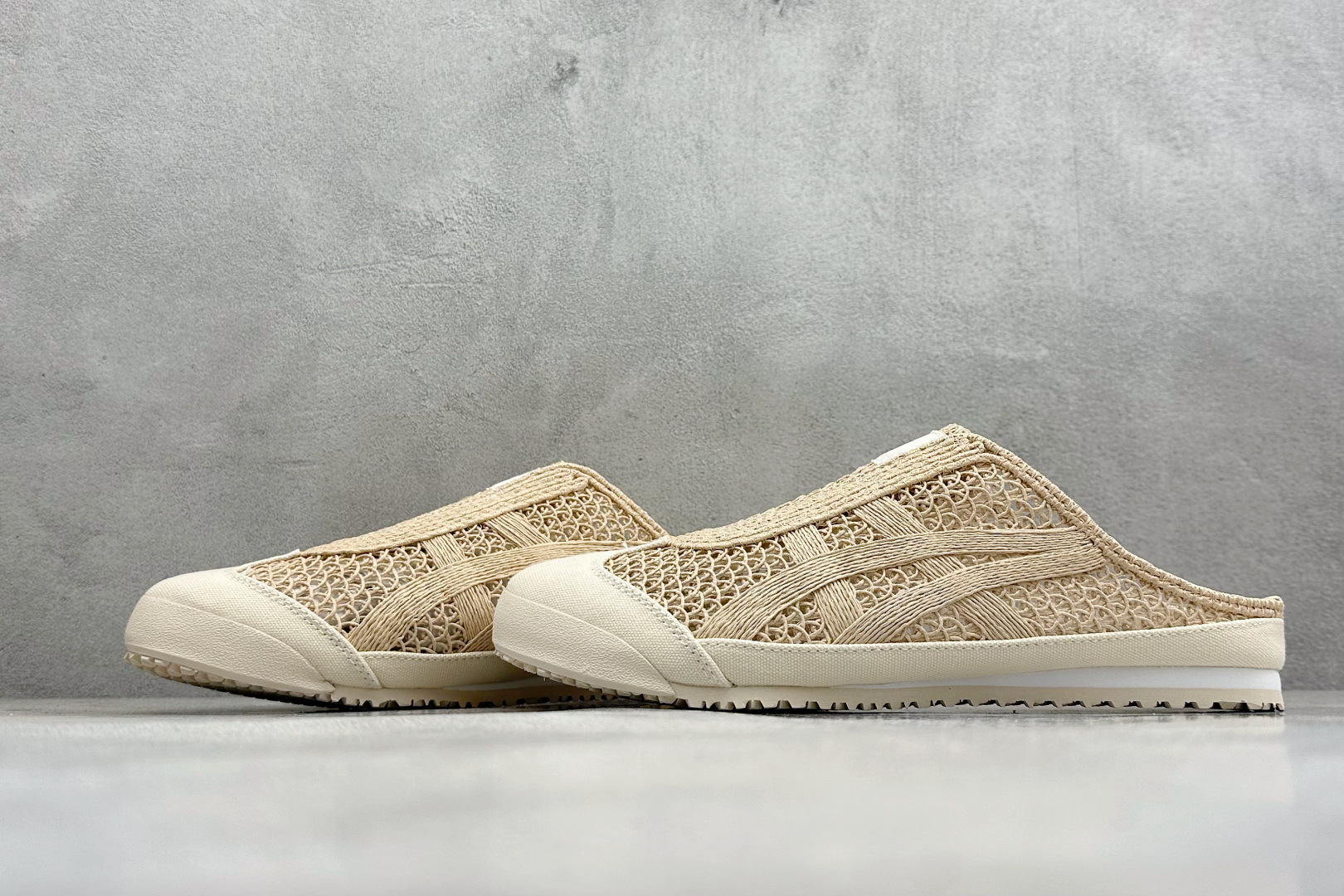 OnitsukaTige /鬼塚虎 Mexico 66 Sabot 网面透气一脚蹬半拖 1183C123-250-Top High Quatity Cheap Sneakers Fashion Clothing Clothes Bags handbags Shoes of all Brand wholesale With The best Quality And Beautiful Price from China Factory Chinese suppliers wholesaler seller OnitsukaTige /鬼塚虎 Mexico 66 Sabot 网面透气一脚蹬半拖 1183C123-250