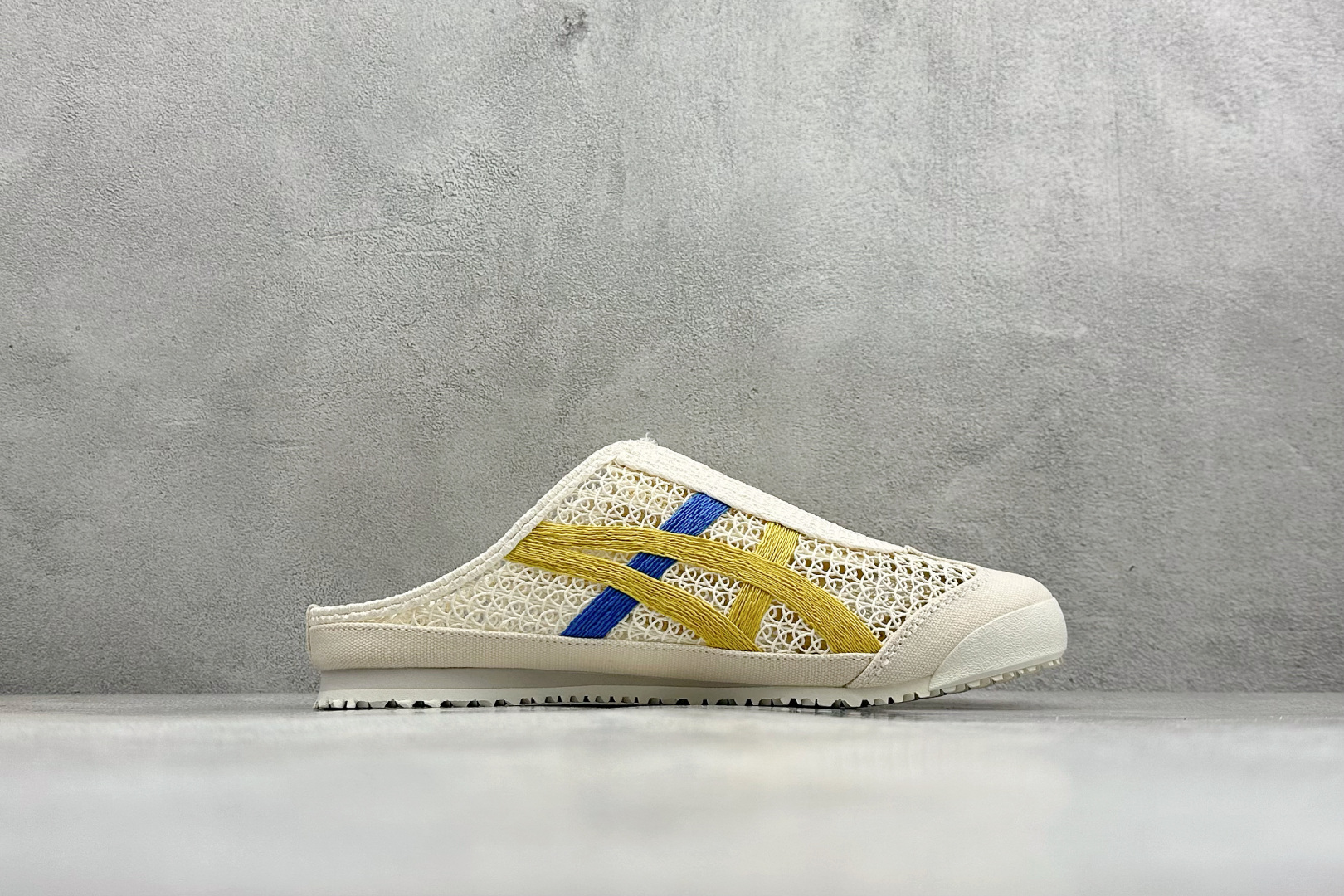 OnitsukaTige /鬼塚虎 Mexico 66 Sabot 网面透气一脚蹬半拖 1183C123-104-Top High Quatity Cheap Sneakers Fashion Clothing Clothes Bags handbags Shoes of all Brand wholesale With The best Quality And Beautiful Price from China Factory Chinese suppliers wholesaler seller OnitsukaTige /鬼塚虎 Mexico 66 Sabot 网面透气一脚蹬半拖 1183C123-104
