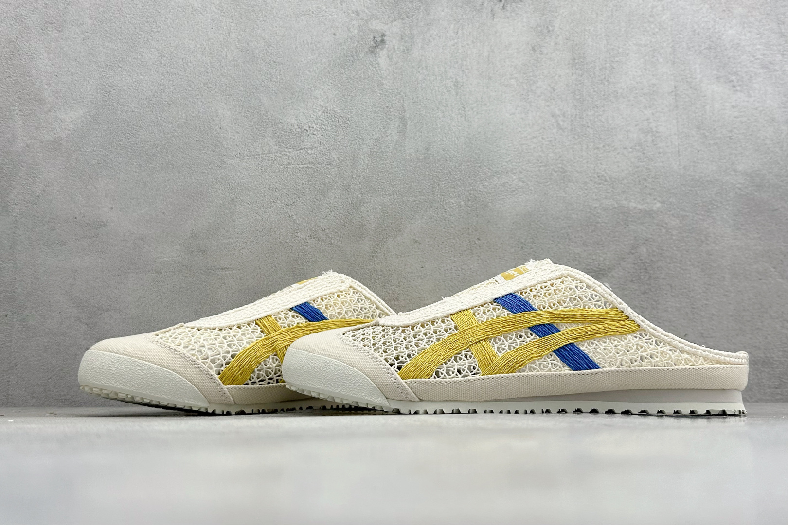 OnitsukaTige /鬼塚虎 Mexico 66 Sabot 网面透气一脚蹬半拖 1183C123-104-Top High Quatity Cheap Sneakers Fashion Clothing Clothes Bags handbags Shoes of all Brand wholesale With The best Quality And Beautiful Price from China Factory Chinese suppliers wholesaler seller OnitsukaTige /鬼塚虎 Mexico 66 Sabot 网面透气一脚蹬半拖 1183C123-104