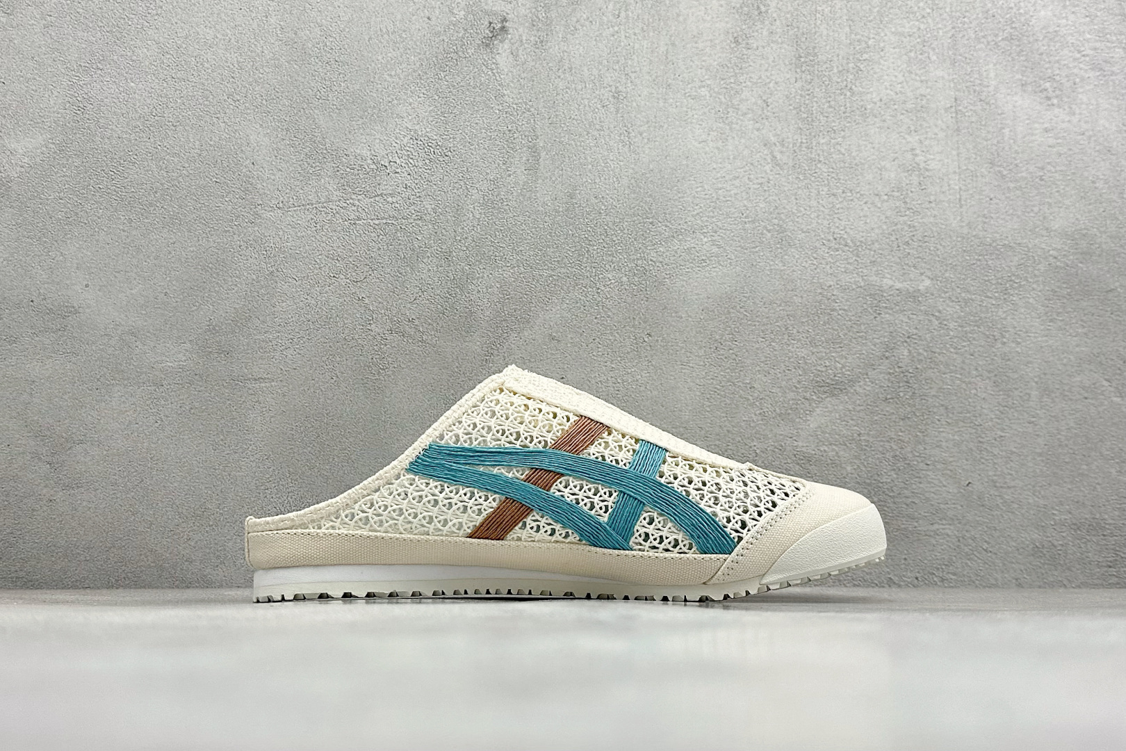 OnitsukaTige /鬼塚虎 Mexico 66 Sabot 网面透气一脚蹬半拖 1183C208-100-Top High Quatity Cheap Sneakers Fashion Clothing Clothes Bags handbags Shoes of all Brand wholesale With The best Quality And Beautiful Price from China Factory Chinese suppliers wholesaler seller OnitsukaTige /鬼塚虎 Mexico 66 Sabot 网面透气一脚蹬半拖 1183C208-100