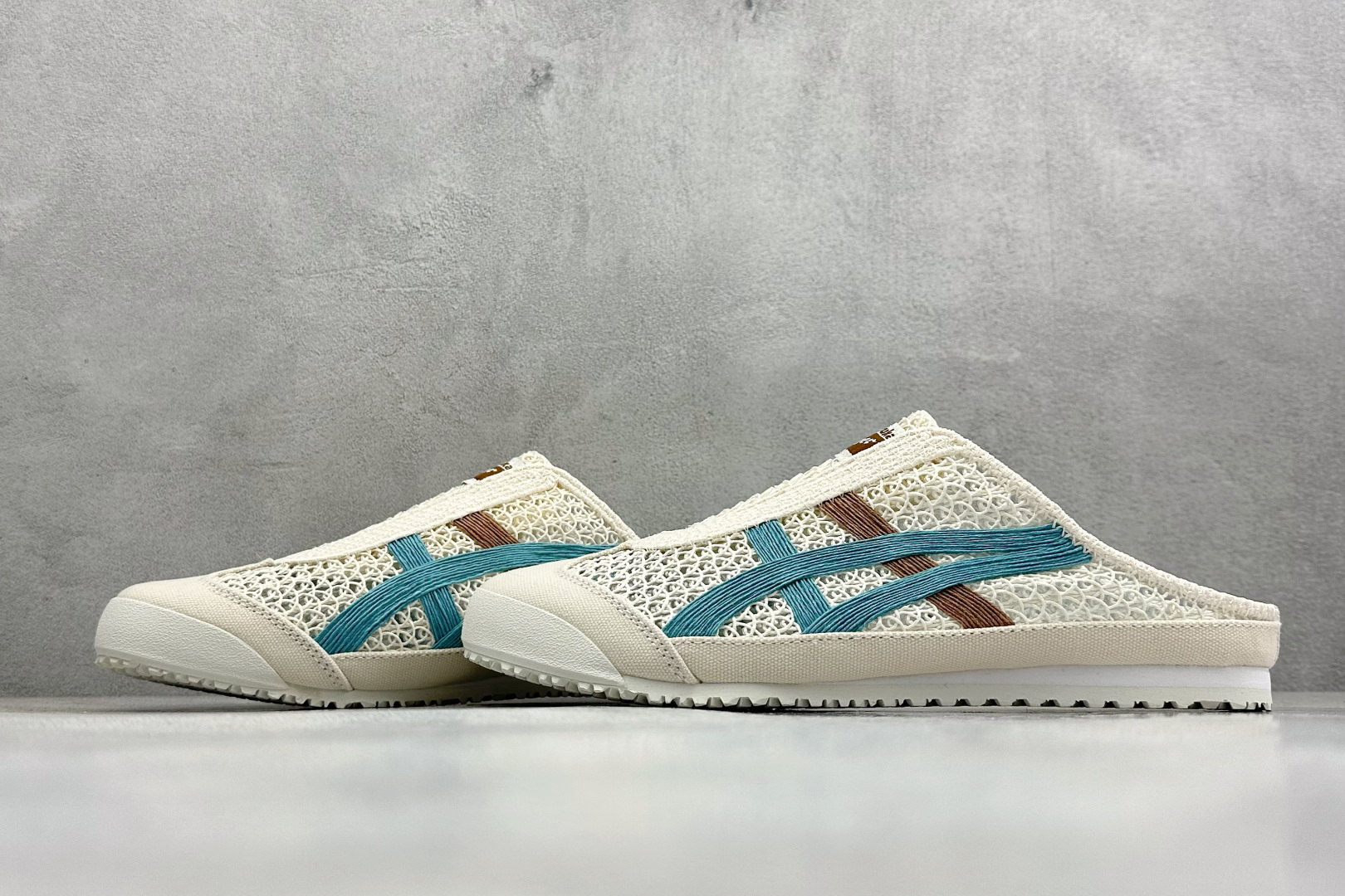 OnitsukaTige /鬼塚虎 Mexico 66 Sabot 网面透气一脚蹬半拖 1183C208-100-Top High Quatity Cheap Sneakers Fashion Clothing Clothes Bags handbags Shoes of all Brand wholesale With The best Quality And Beautiful Price from China Factory Chinese suppliers wholesaler seller OnitsukaTige /鬼塚虎 Mexico 66 Sabot 网面透气一脚蹬半拖 1183C208-100
