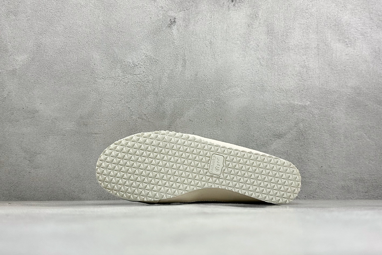OnitsukaTige /鬼塚虎 Mexico 66 Sabot 网面透气一脚蹬半拖 1183C208-100-Top High Quatity Cheap Sneakers Fashion Clothing Clothes Bags handbags Shoes of all Brand wholesale With The best Quality And Beautiful Price from China Factory Chinese suppliers wholesaler seller OnitsukaTige /鬼塚虎 Mexico 66 Sabot 网面透气一脚蹬半拖 1183C208-100
