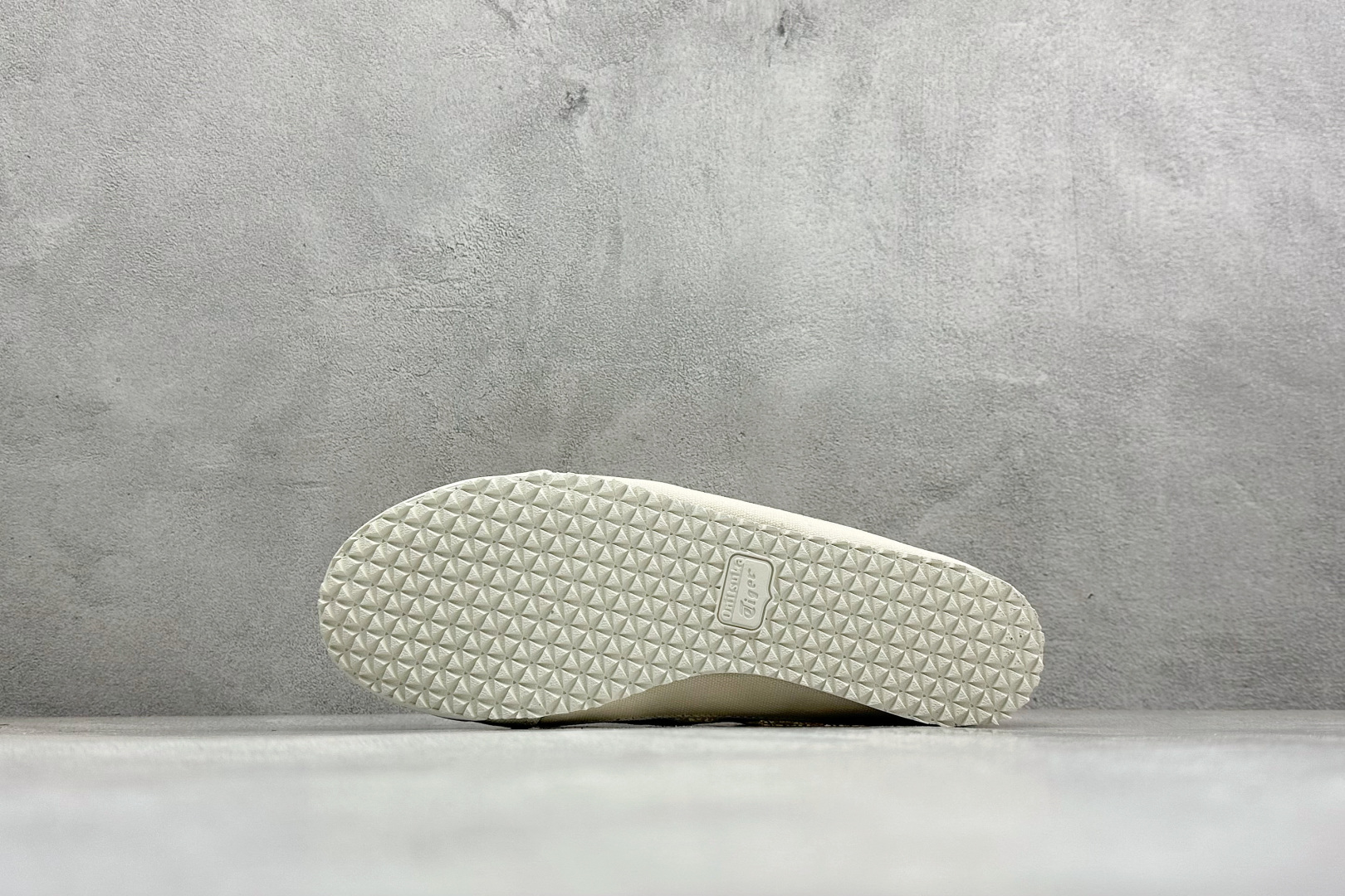 OnitsukaTige /鬼塚虎 Mexico 66 Sabot 网面透气一脚蹬半拖 1183C123-200-Top High Quatity Cheap Sneakers Fashion Clothing Clothes Bags handbags Shoes of all Brand wholesale With The best Quality And Beautiful Price from China Factory Chinese suppliers wholesaler seller OnitsukaTige /鬼塚虎 Mexico 66 Sabot 网面透气一脚蹬半拖 1183C123-200