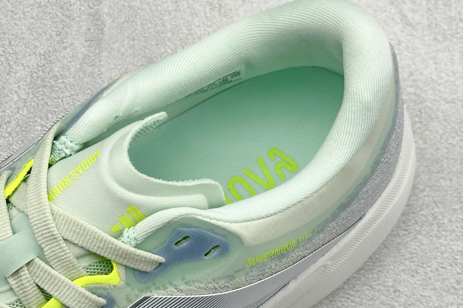180 TY版Adidas Supernova Rise 3 阿迪达斯 减震回弹 运动透气休闲跑步鞋 JP8886
