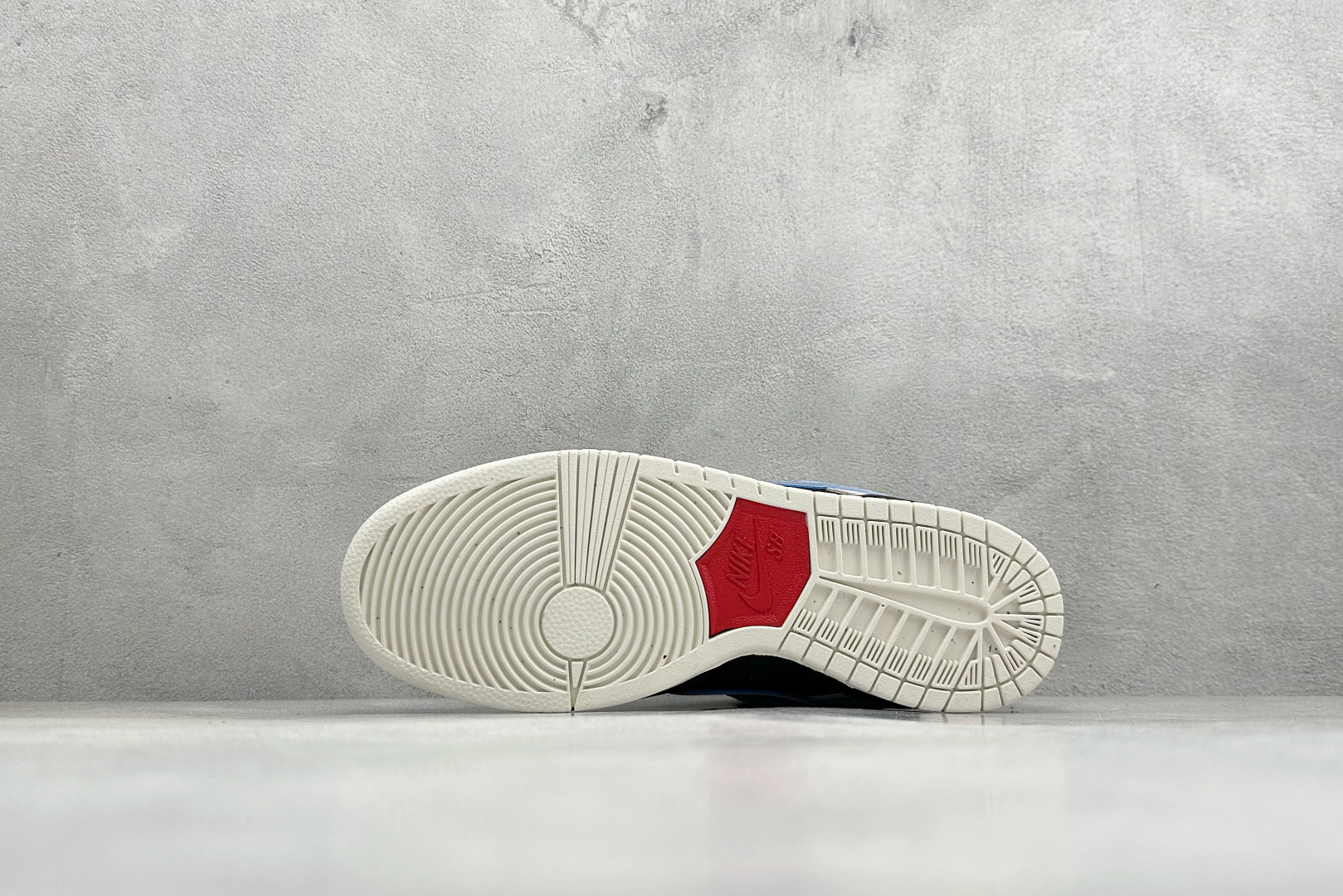 K版Nike SB Dunk Low SB 黑篮勾 低帮休闲板鞋 FZ5645-100-Top High Quatity Cheap Sneakers Fashion Clothing Clothes Bags handbags Shoes of all Brand wholesale With The best Quality And Beautiful Price from China Factory Chinese suppliers wholesaler seller K版Nike SB Dunk Low SB 黑篮勾 低帮休闲板鞋 FZ5645-100