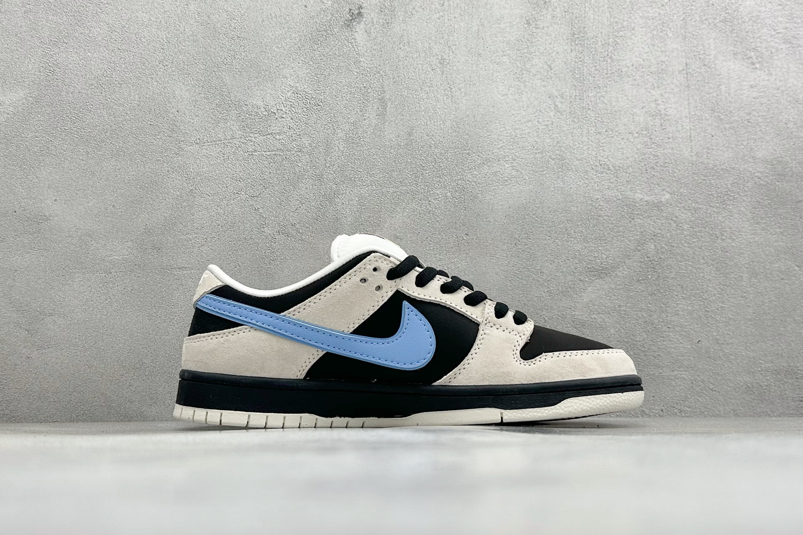 K版Nike SB Dunk Low SB 黑篮勾 低帮休闲板鞋 FZ5645-100-Top High Quatity Cheap Sneakers Fashion Clothing Clothes Bags handbags Shoes of all Brand wholesale With The best Quality And Beautiful Price from China Factory Chinese suppliers wholesaler seller K版Nike SB Dunk Low SB 黑篮勾 低帮休闲板鞋 FZ5645-100