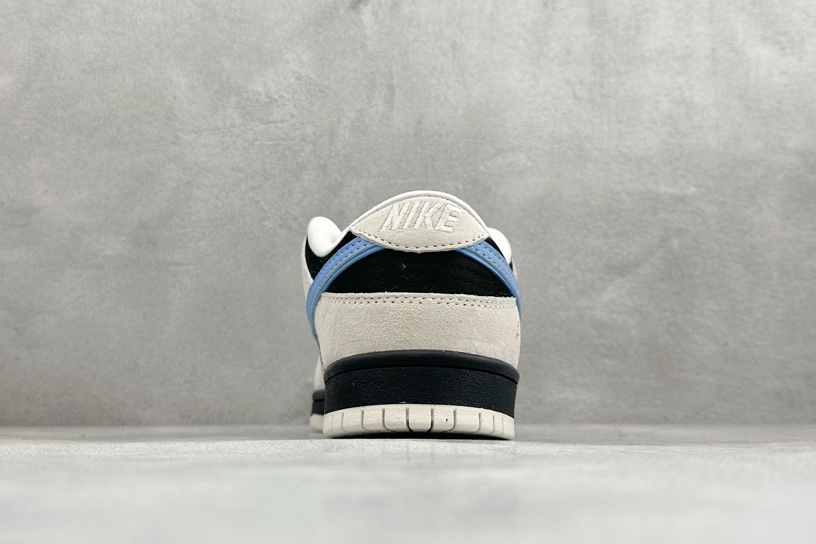 K版Nike SB Dunk Low SB 黑篮勾 低帮休闲板鞋 FZ5645-100-Top High Quatity Cheap Sneakers Fashion Clothing Clothes Bags handbags Shoes of all Brand wholesale With The best Quality And Beautiful Price from China Factory Chinese suppliers wholesaler seller K版Nike SB Dunk Low SB 黑篮勾 低帮休闲板鞋 FZ5645-100